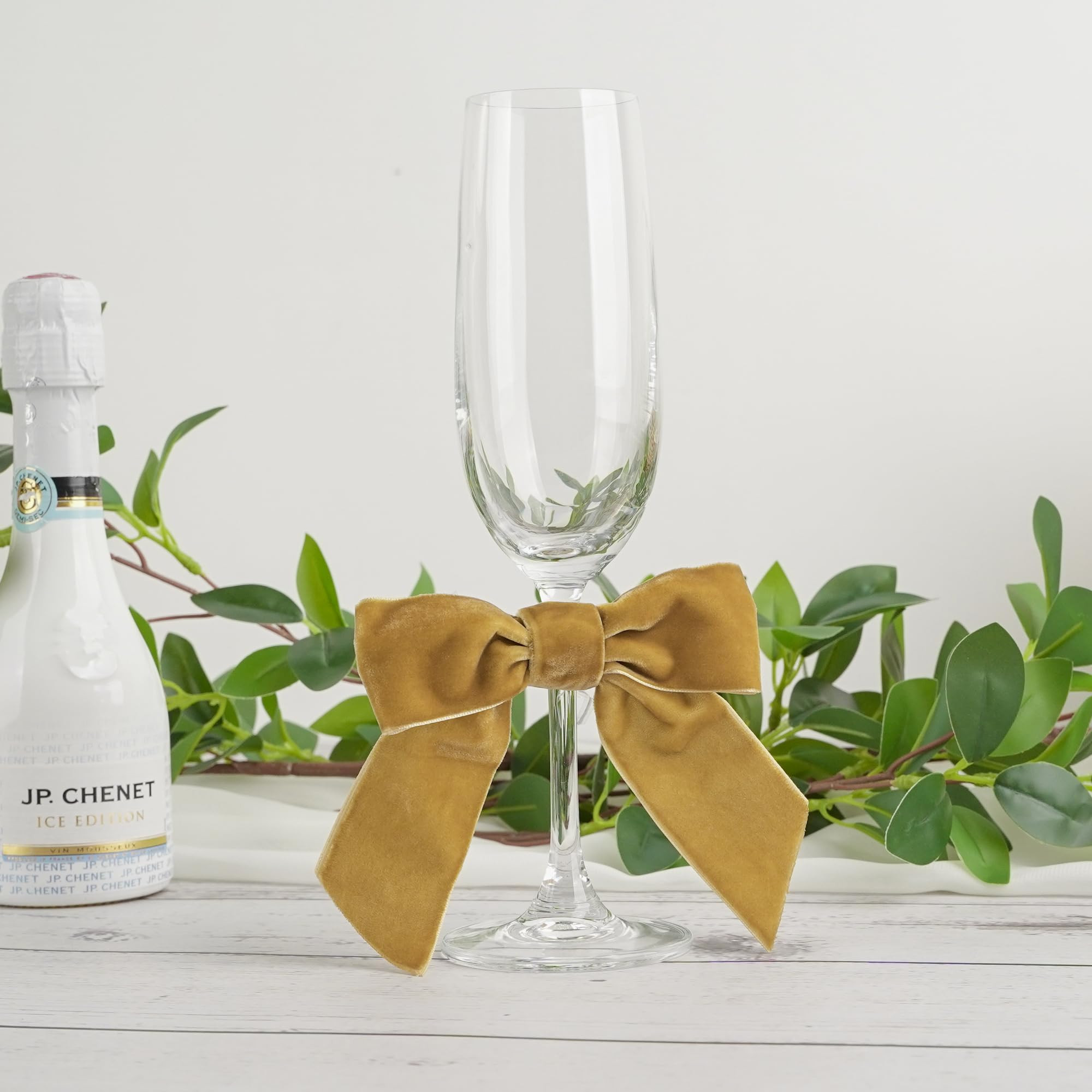 AIMUDI Gold Velvet Bows 4.5" Gold Christmas Bows for Tree Premade Bows for Wreaths Twist Tie Bows... | Amazon (US)