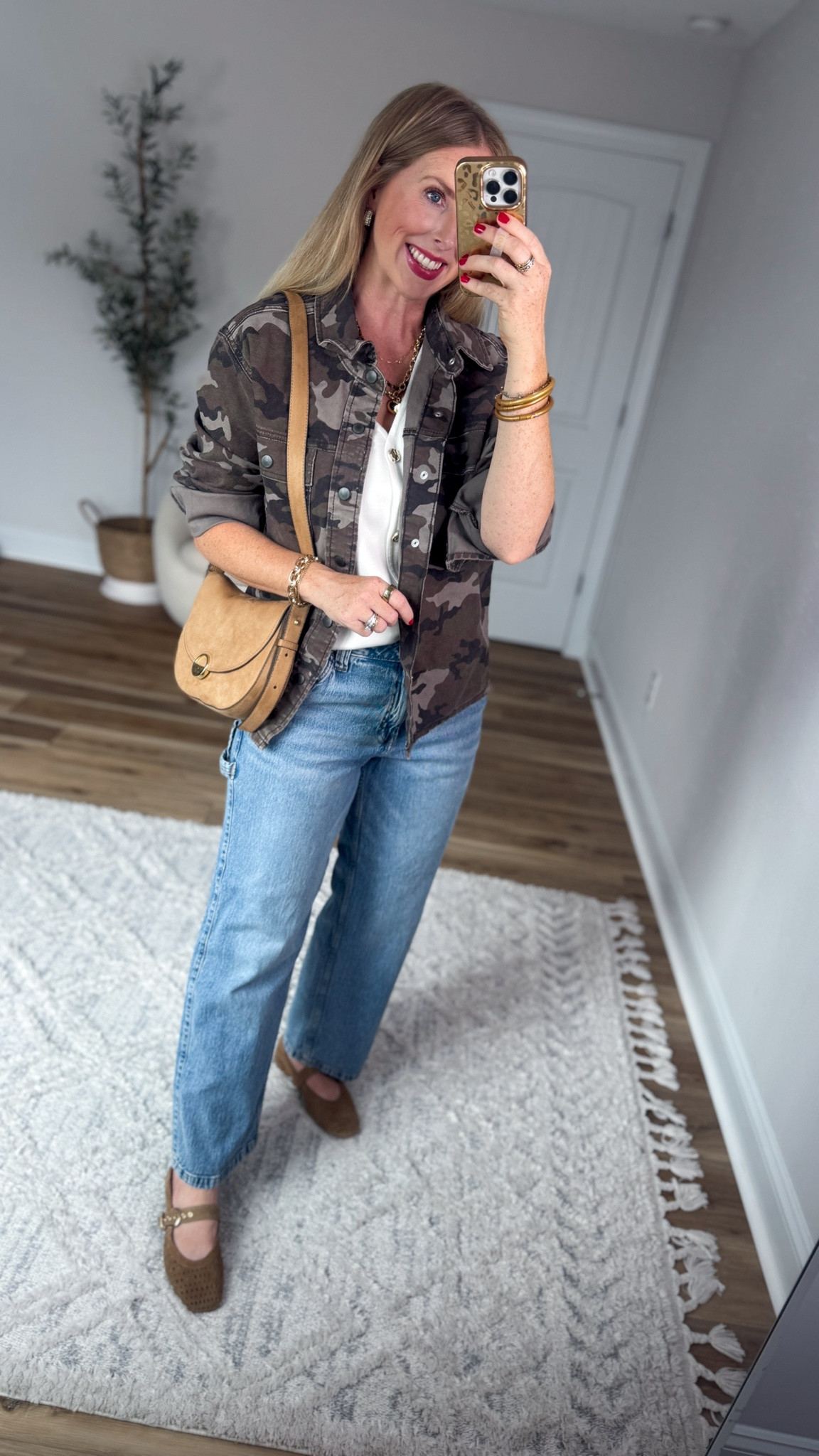 Weekend Walmart Wins try on 
Camo jacket- men’s size small, go with your smaller size 
White sweater vest- wearing a medium, would prefer a small
Relaxed fit jeans- tts

#LTKootd