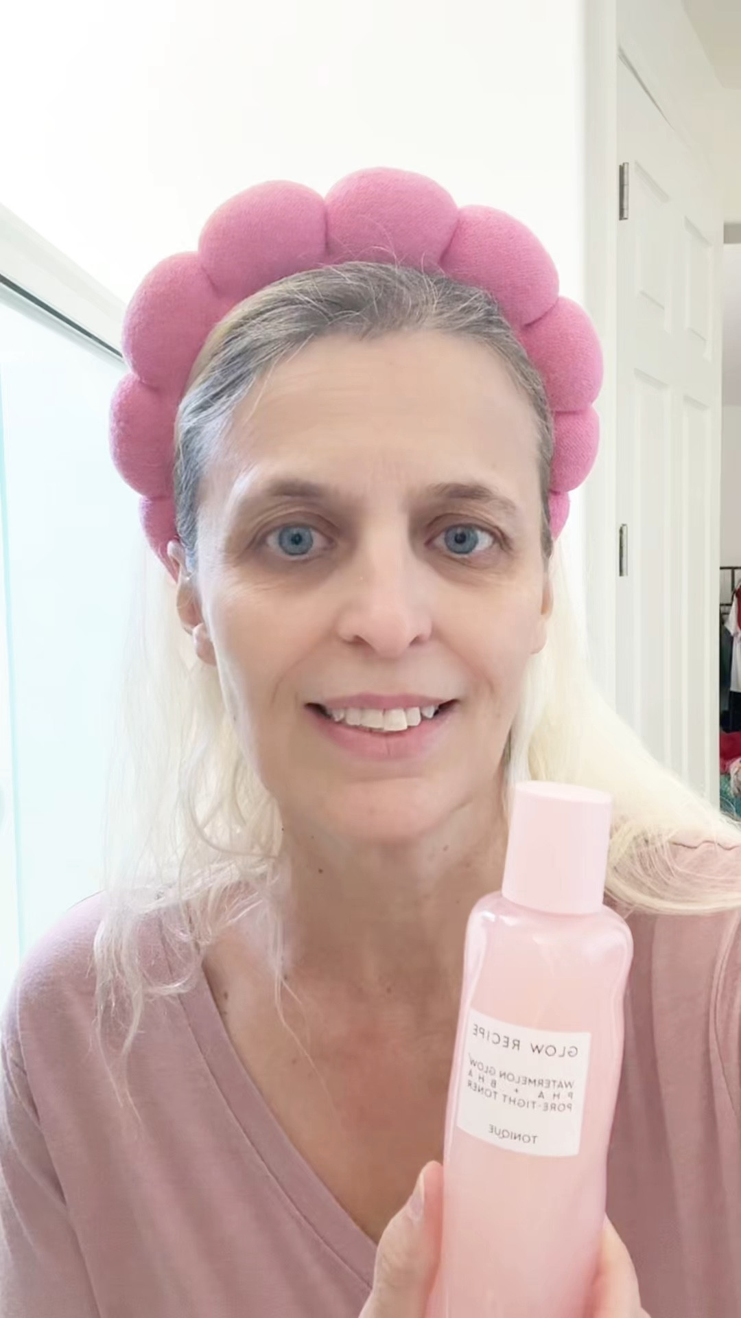 I’ve been using the Glow Recipe Watermelon Toner and I love how lightweight + refreshing it feels on my skin. It gives me that soft glow without feeling sticky, and my skin just looks smoother overall 💗

Perfect for when my skin is feeling a little dull or needs a quick pick-me-up 🙌

Linking it here because it’s definitely become one of my go-to favorites 👇

#ltkbeauty #glowrecipe #skincarefavorites #glassskin #beautyroutine #ltkfinds #watermelonglow

#LTKBeauty