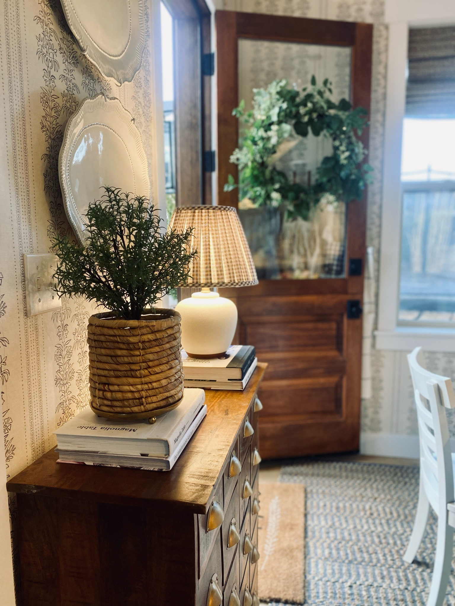 Hi friends! I’m sharing another angle of this cozy dining nook with all of you! When we bought this house, our goal was to create a warm and inviting space, and I think we are getting there! I love this #dutchdoor so much and this #wallpaper. It’s one of my favorite areas in our home now. ❤️

#LTKhome