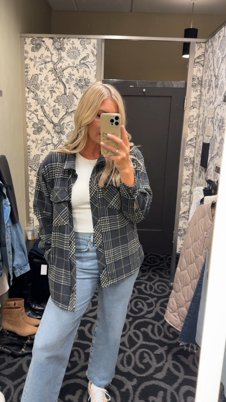 Short jacket that’s a crazy soft fleece under $35 

size up 

NSale 
Nordstrom Sale 

#LTKxNSale #LTKStyleTip #LTKFindsUnder50