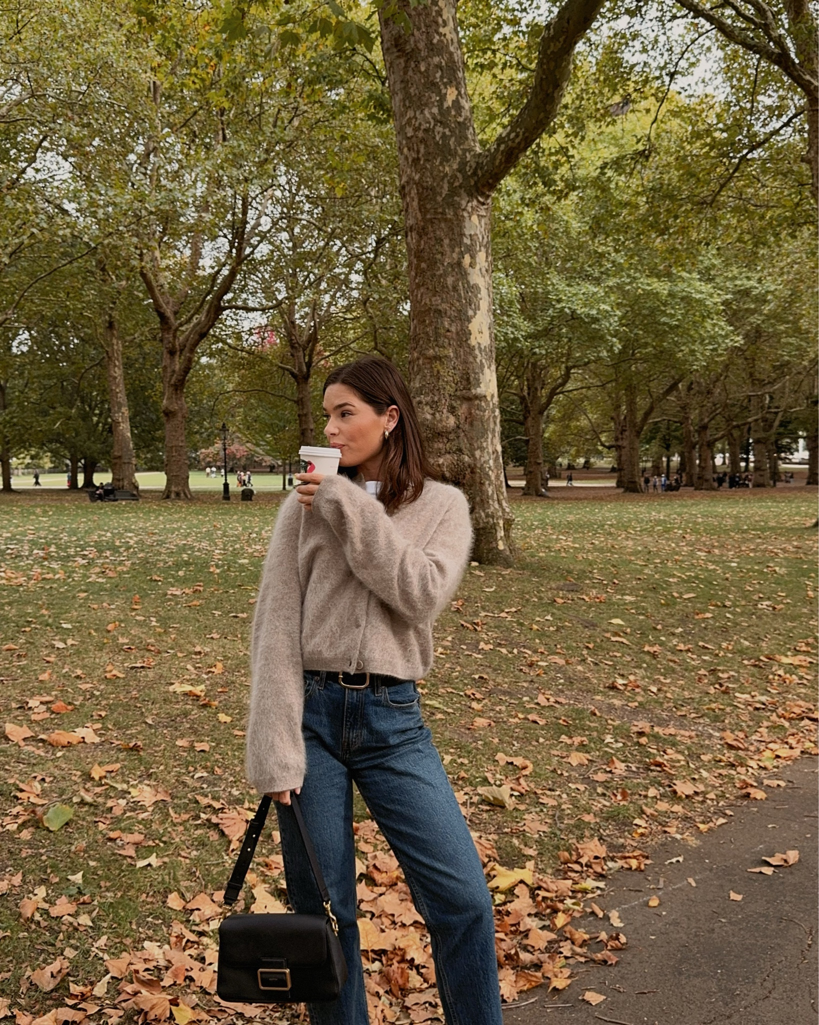 Autumn in London, perfect outfit for those still warm days or for layering on a jacket #ltklondon #ltkfall #ltkautumn #autumnoutfit #fallcardigan