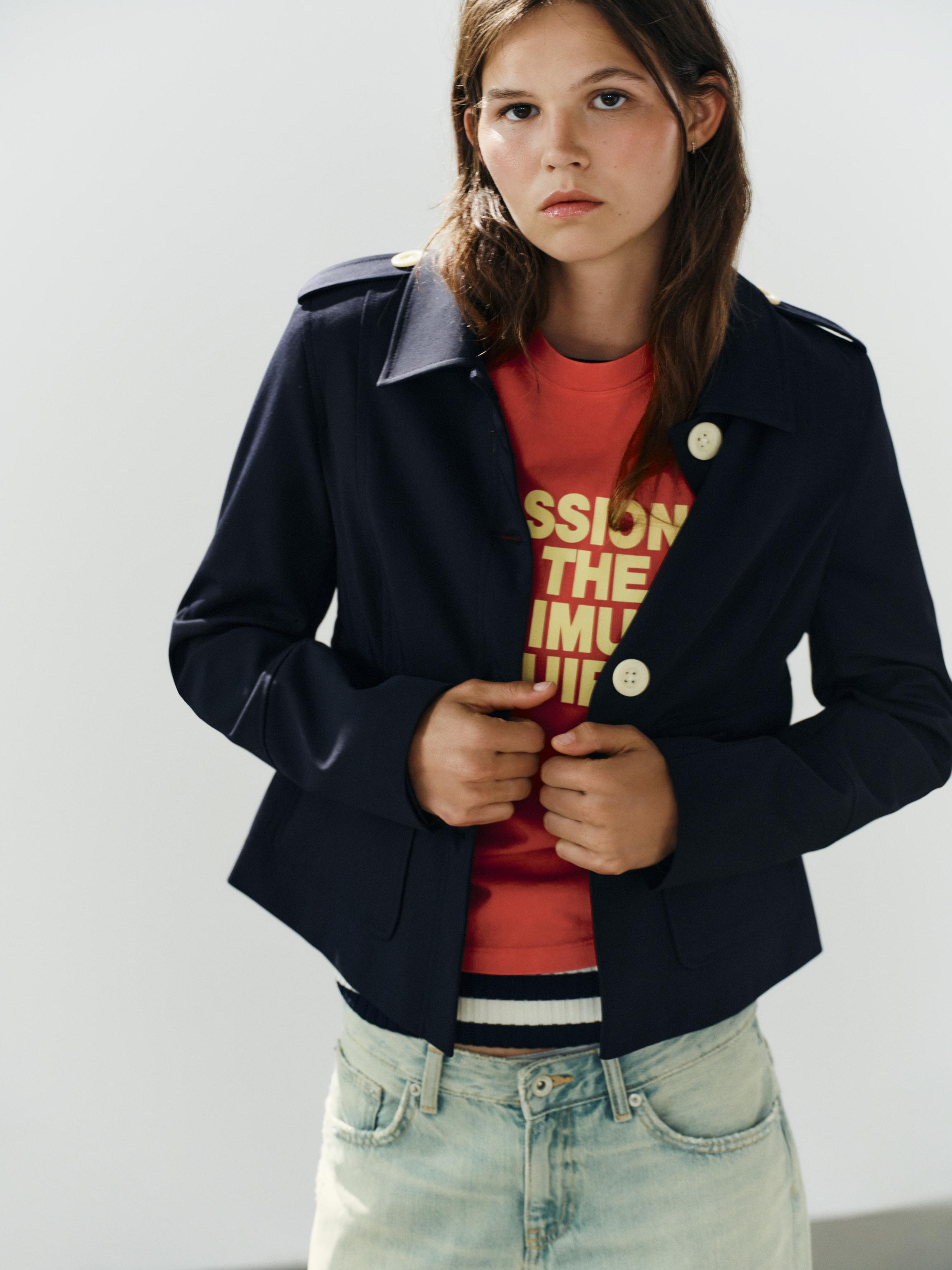 Long sleeve blazer featuring a lapel collar and shoulder tabs. Front flap pockets. Defined seam d... | Zara US