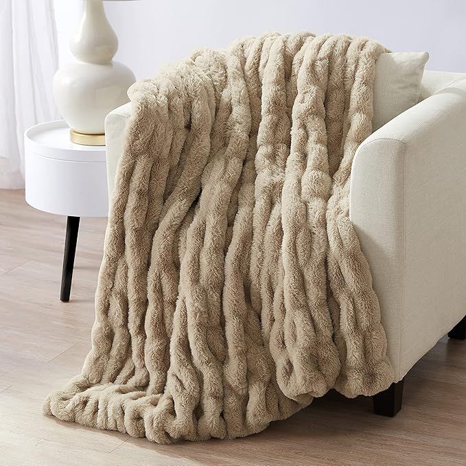 Tahari Home | Isla Bedding Collection Modern Luxurious Designer Premium Plush Throw Blanket, Ultr... | Amazon (US)