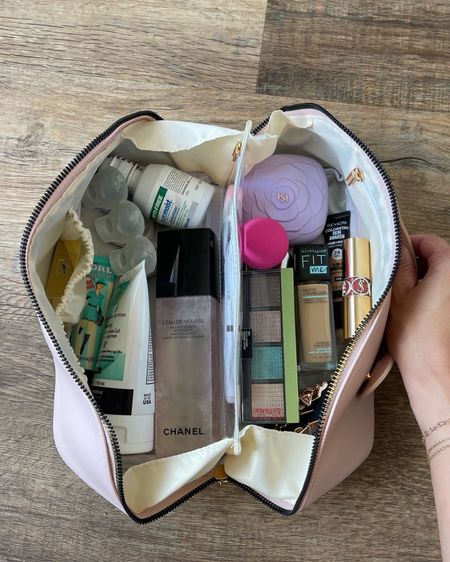 Must-have trending amazon make-up/cosmetic bag! Fits so much + love how it lays flat for easy access and visibility! 💖💄 