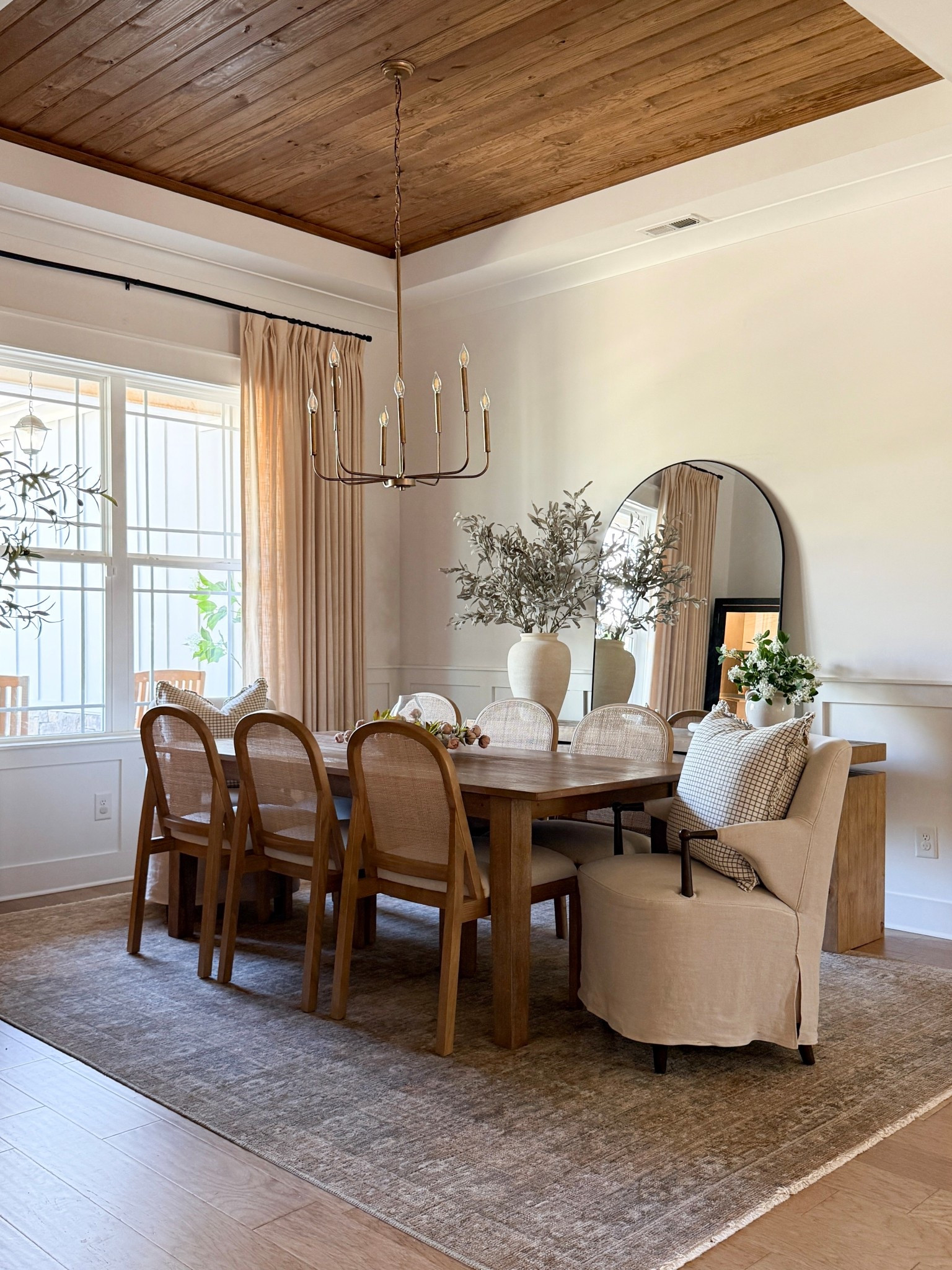 Spring in our dining room 🤍