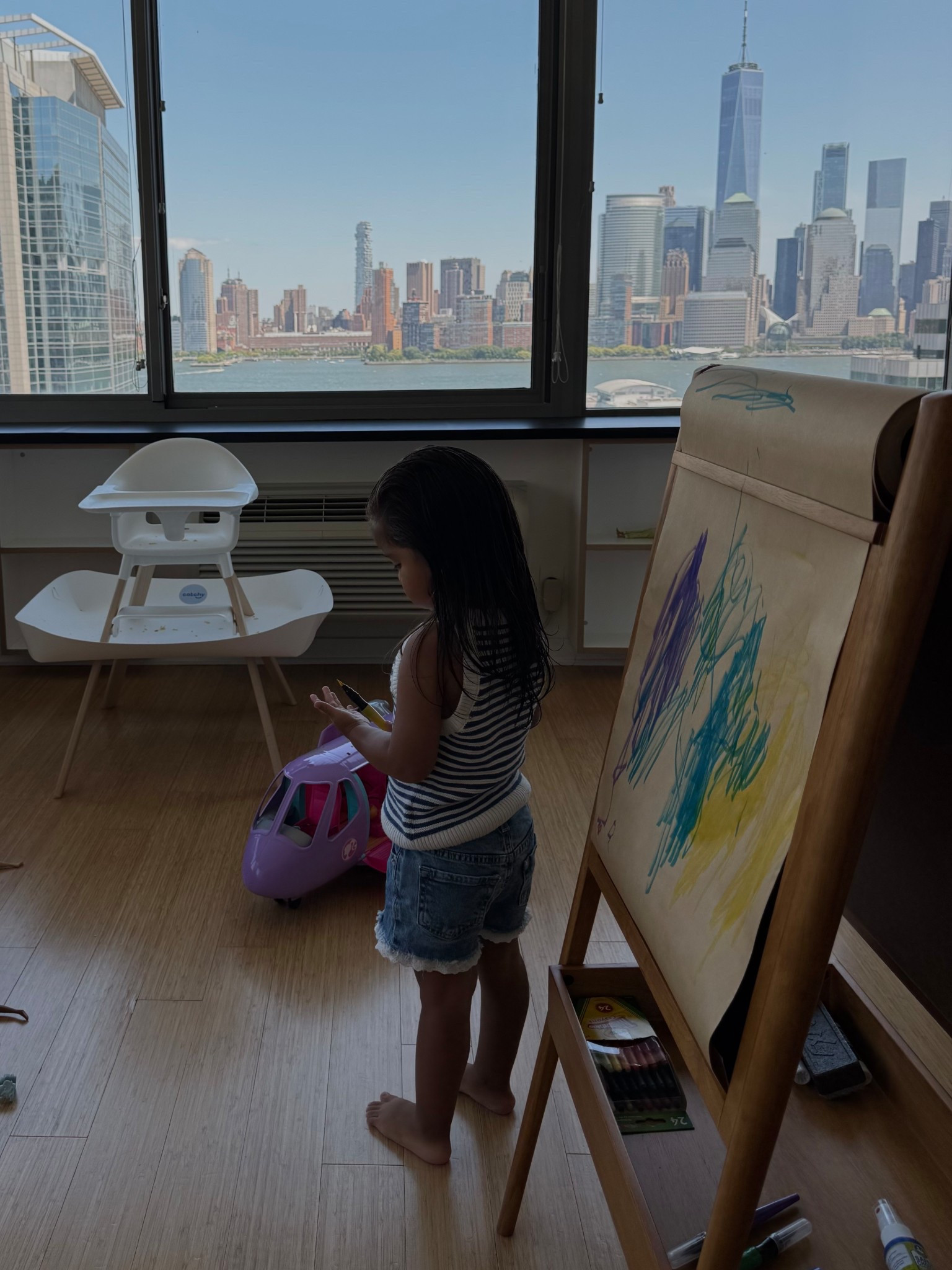 La mejor forma de mantenerlos entretenidos, pintando 🫶🏻. 

#LTKKids #LTKFamily #LTKHome