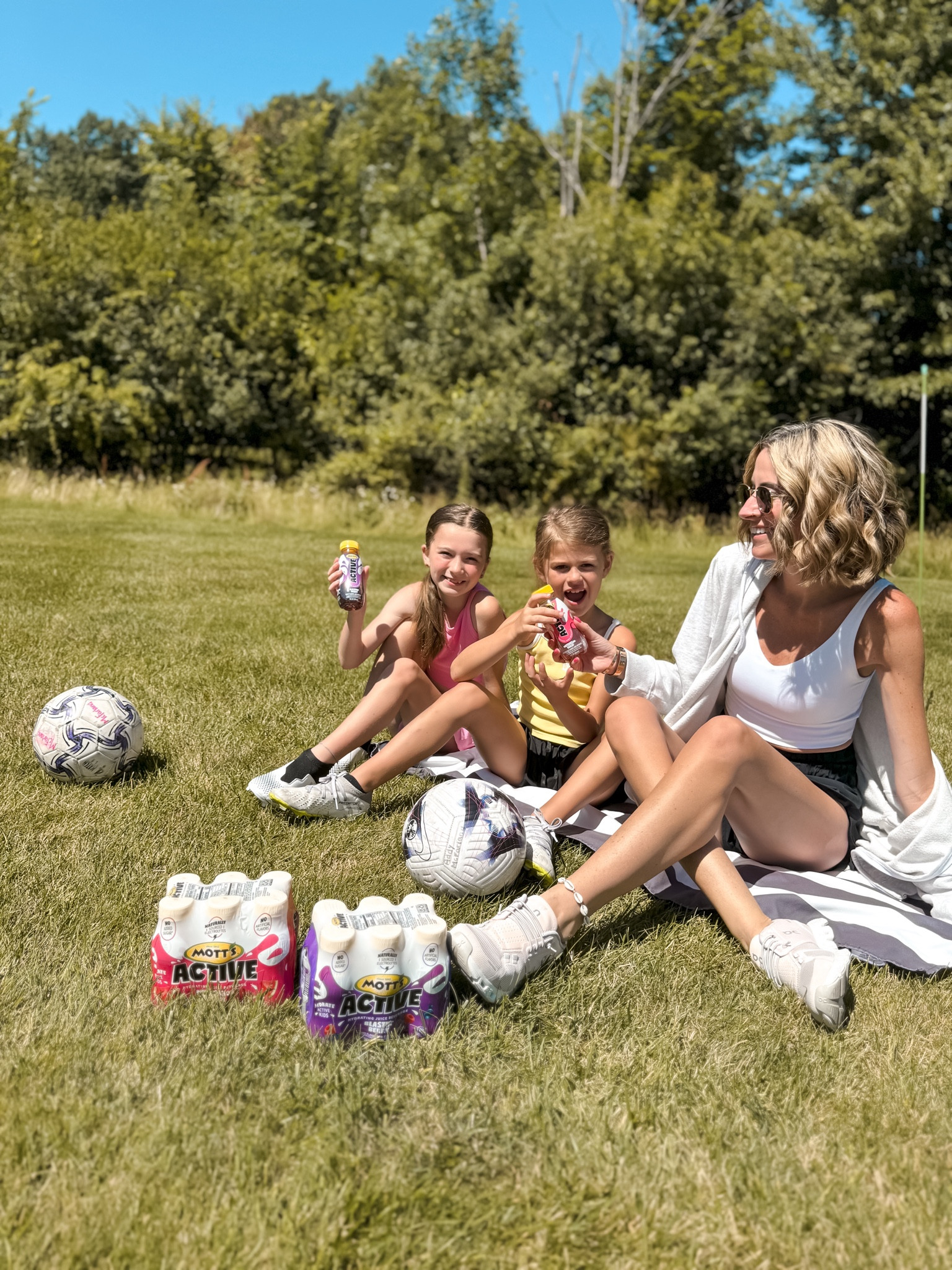 Soccer mom must for tournament weekend and fall sports 
Soccer moms outfit ideas and outfits for warm sidelines 
Mott’s active drinks for kids 