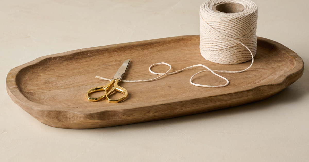 Small Brigitte Fluted Edge Wood Tray | Magnolia