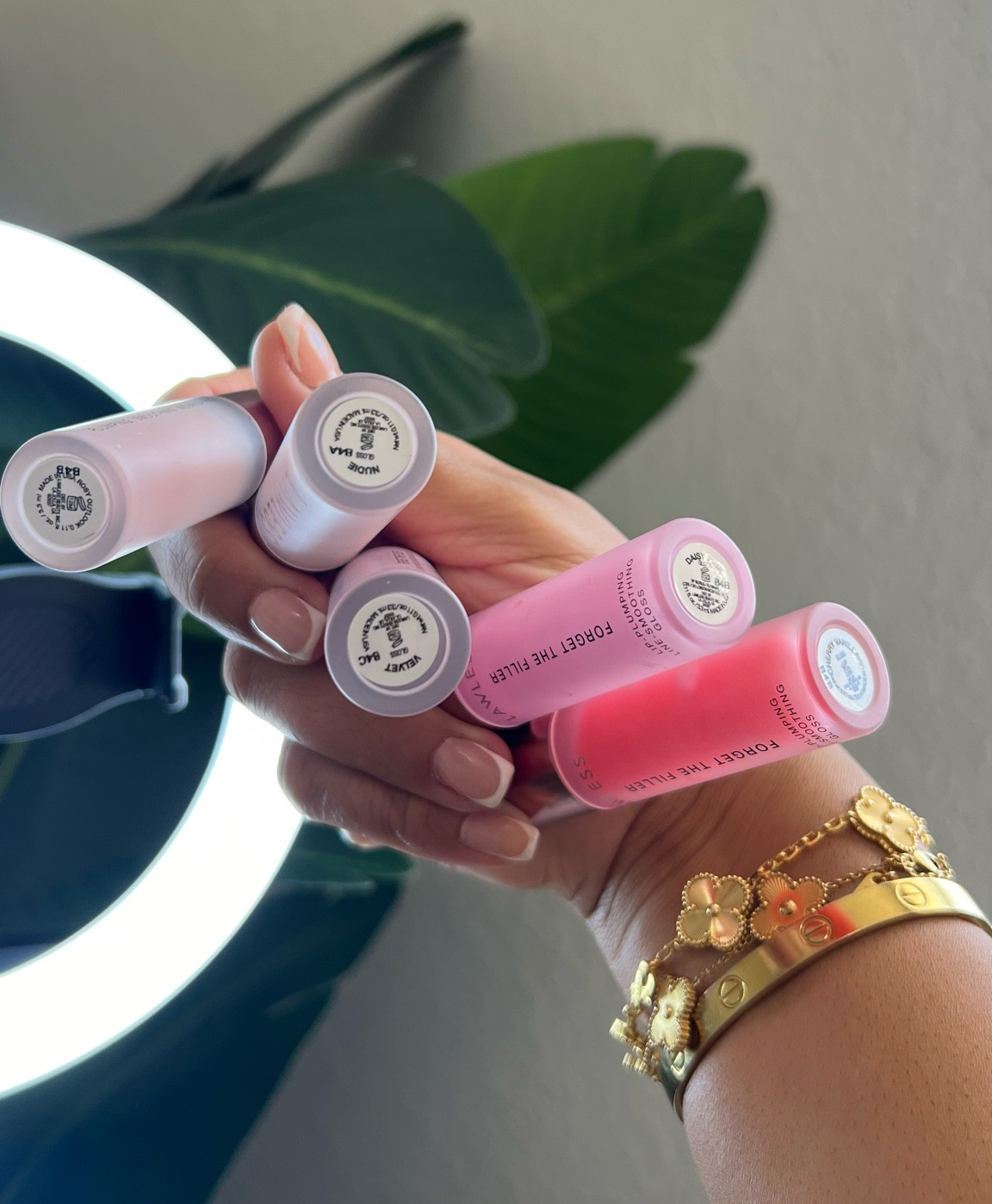 this gloss is my new obsession 😭😍✨

#LTKSaleAlert #LTKFindsUnder50 #LTKGiftGuide