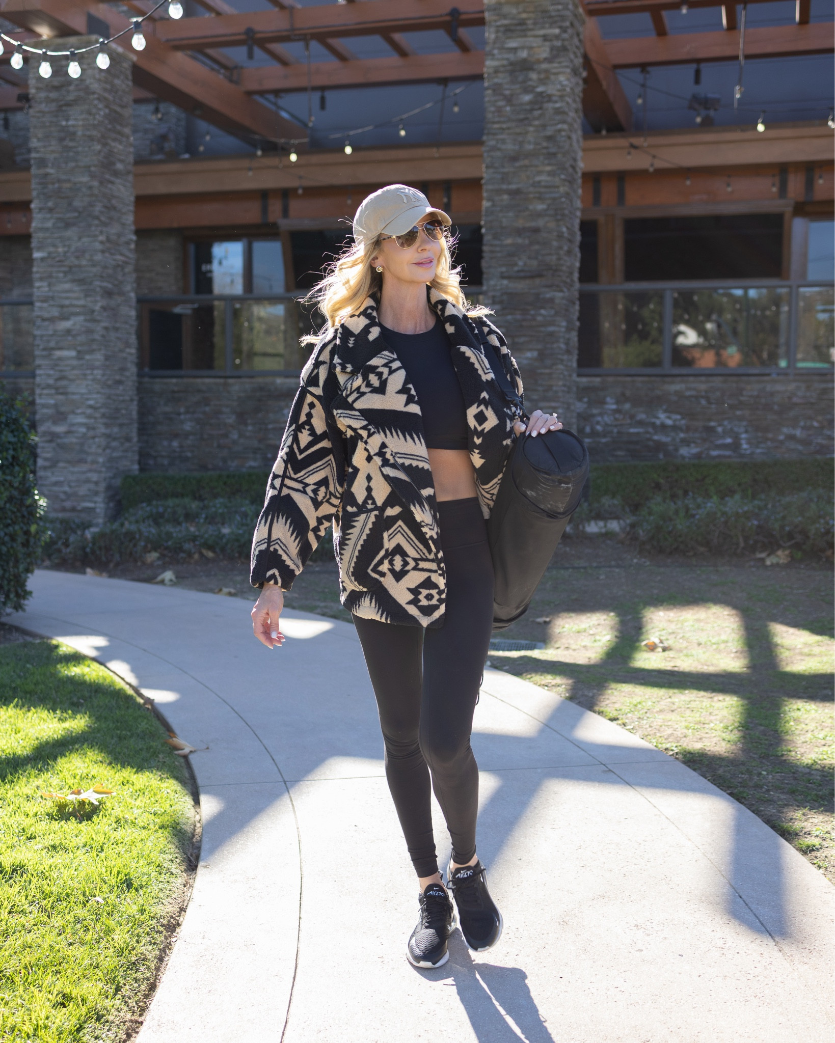 I don’t need a vacation.

Sometimes I just need 45 minutes
where no one is looking for me.

No pre-departure meeting.
No inventory check.
No “before you go…”

Just quiet confidence and a strategic exit.

Operation: Me.

Because showing up for everyone else
requires showing up for yourself too.

#RelatableContent #MomStyle #TallGirlsOfInstagram #EverydayOutfit #SelfCareEveryday