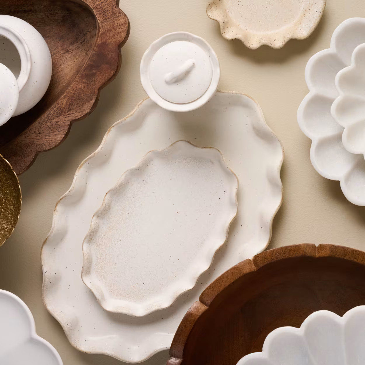 Ceramic Ruffled Tray | Magnolia