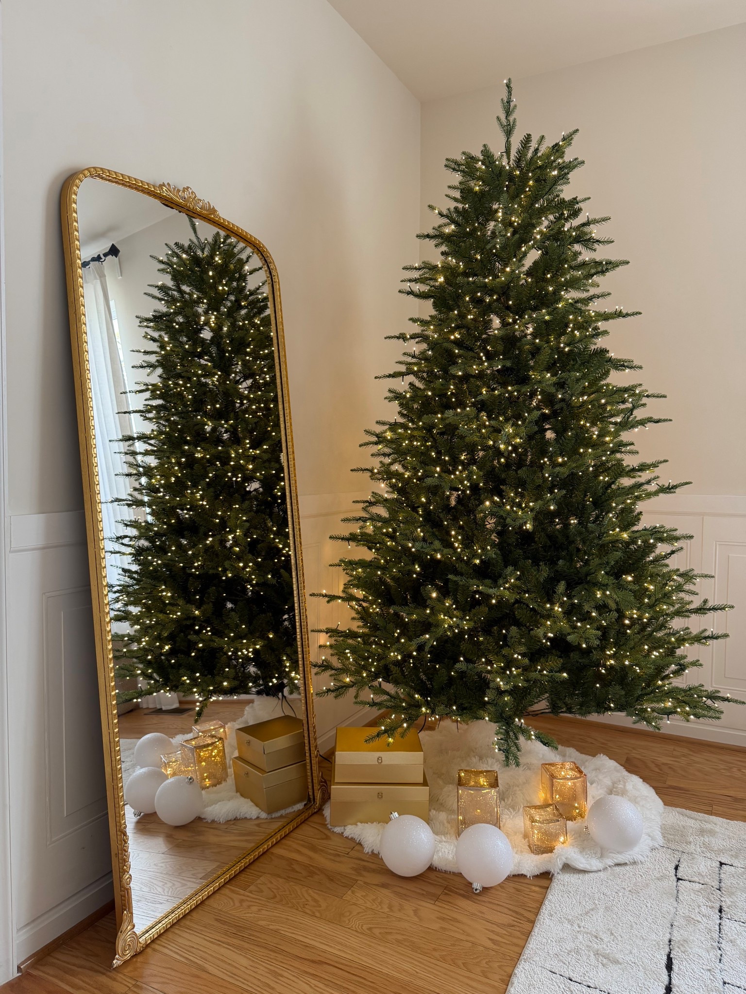 Christmas tree

#LTKHome #LTKSeasonal
