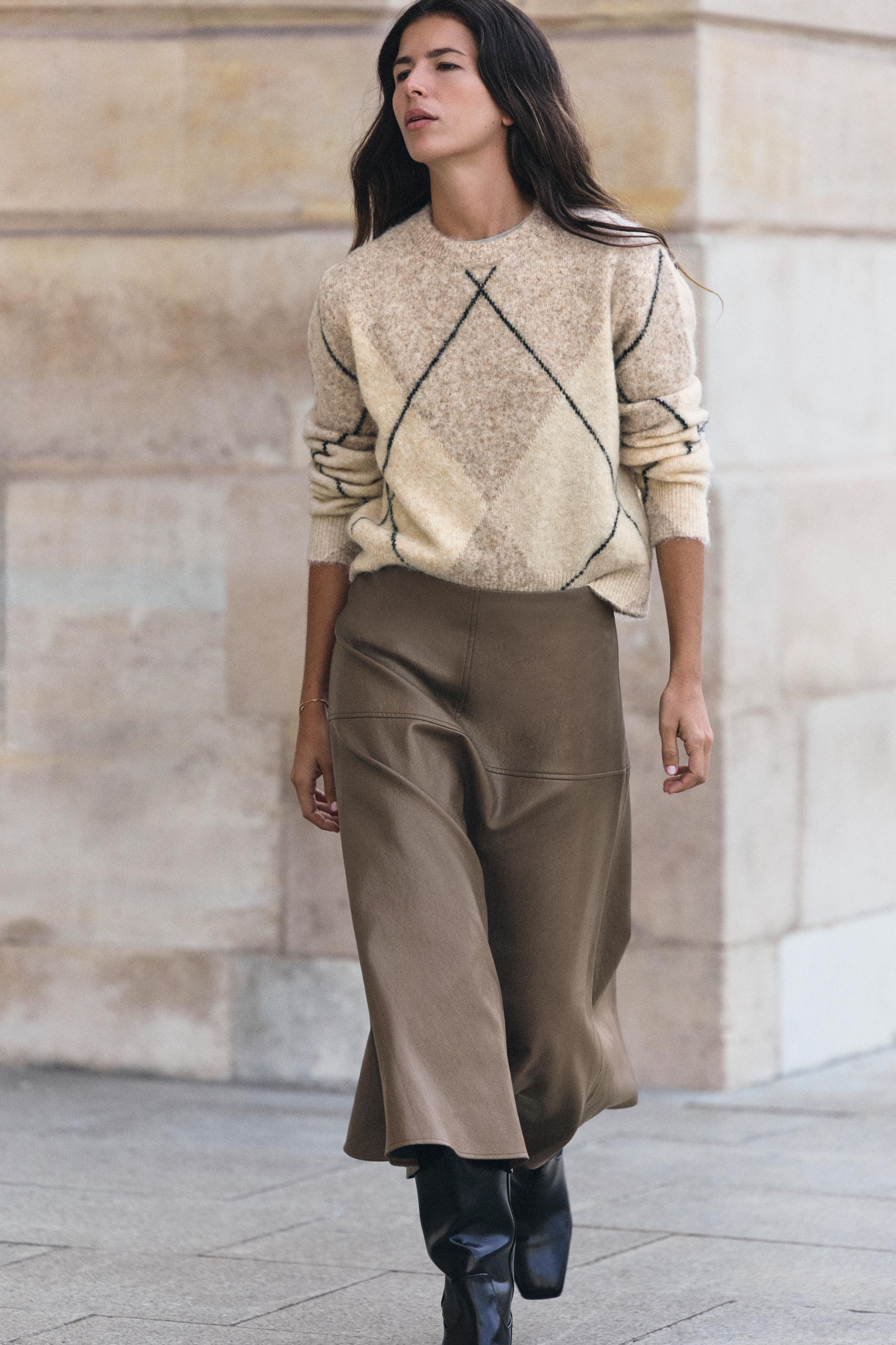 BRUSHED EFFECT ARGYLE JUMPER | Zara UK