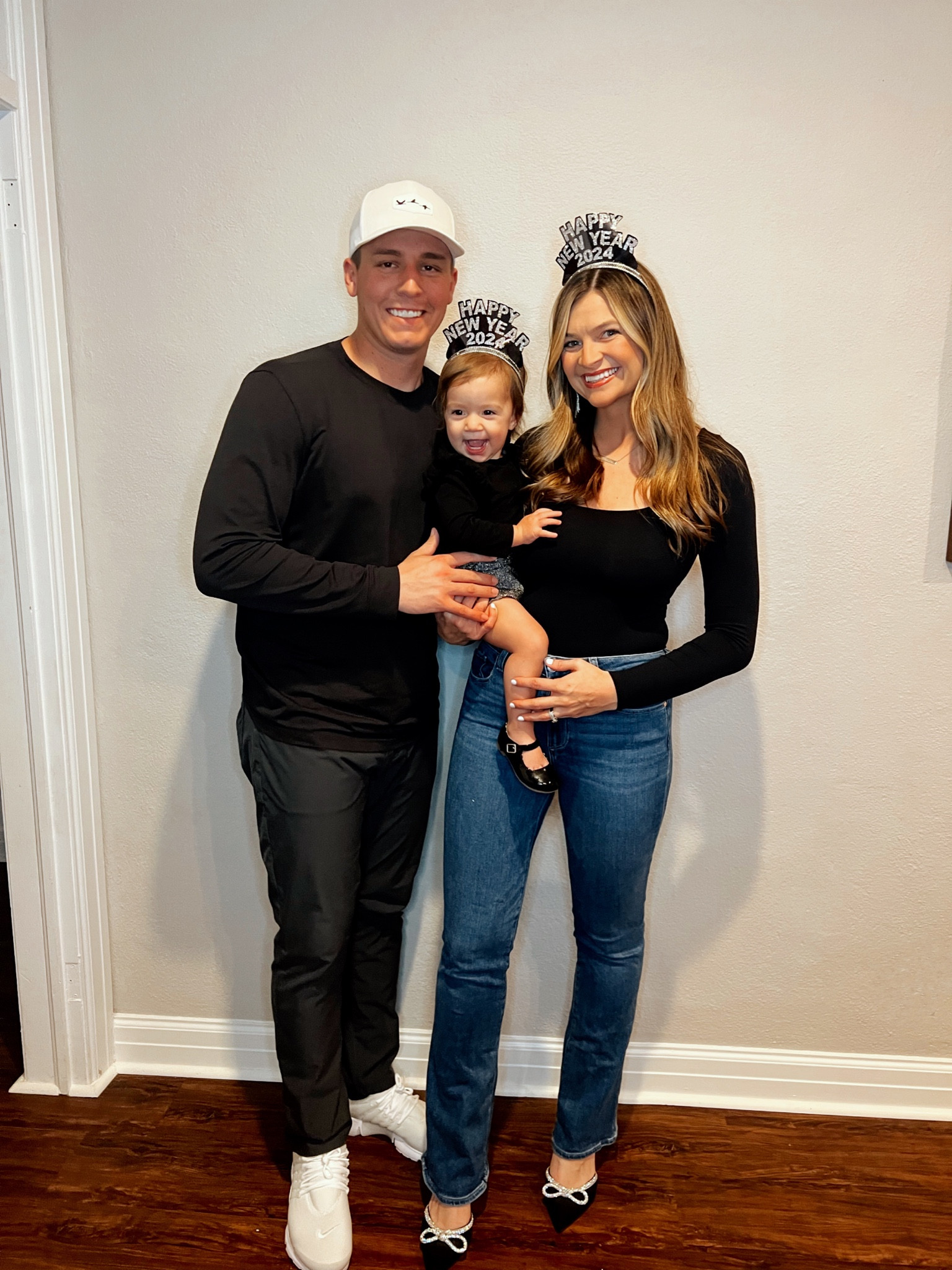 happy new year 🖤✨🥂#LTKHoliday 

#LTKparties #LTKfamily