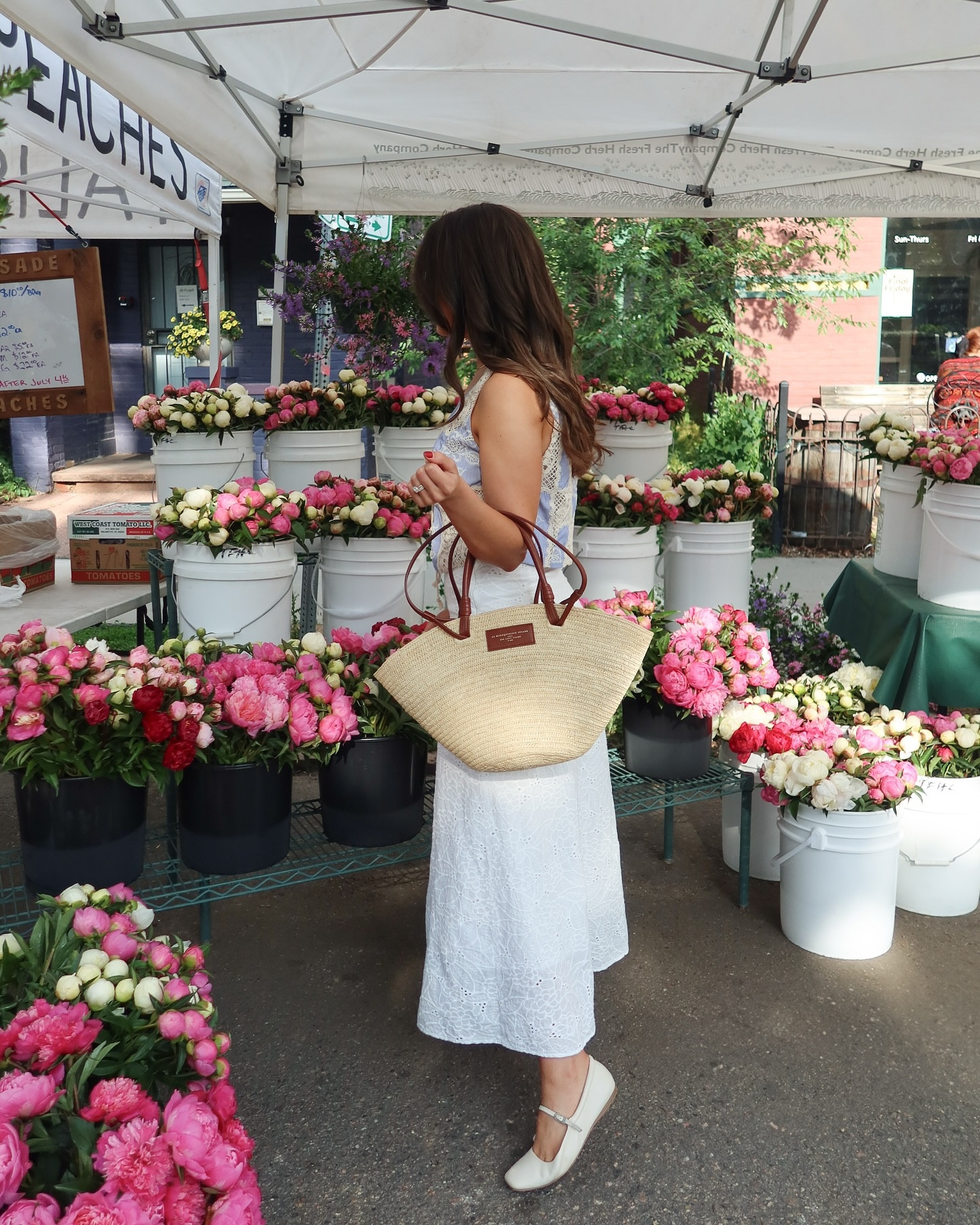 Dressed for blooms & baguettes 🧺🌸
.
.
.
Summer farmers market outfit, summer outfit, girly style, cottage core, farmers market flowers, summer ootd, easy style, summer outfit ideas, Pinterest girl @dolcevita #dolcevitashoes #dolcevitapartner #sezanelover #summeroutfitideas #summerstyle #pinterestgirl #farmersmarketoutfit