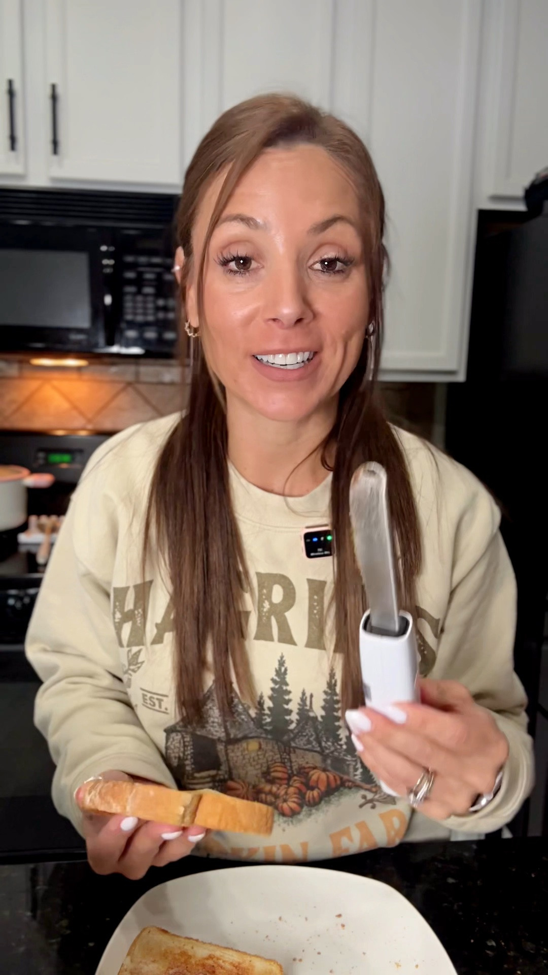 This heated butter knife softens hard butter in seconds so it spreads smoothly across your toast instead of tearing it apart. The SEAINGO electric butter knife is cordless, rechargeable, and has two heat settings—and you can use it for more than just butter.

Think cheese, peanut butter, chocolate and coconut oil too. 👀

And with the holidays coming up, I have a feeling this is going to be one of those kitchen gadgets everyone suddenly wants!

#AD
#KitchenGadgets
#KitchenFinds
#TikTokMadeMeBuyIt
#KitchenHacks
#HomeFinds