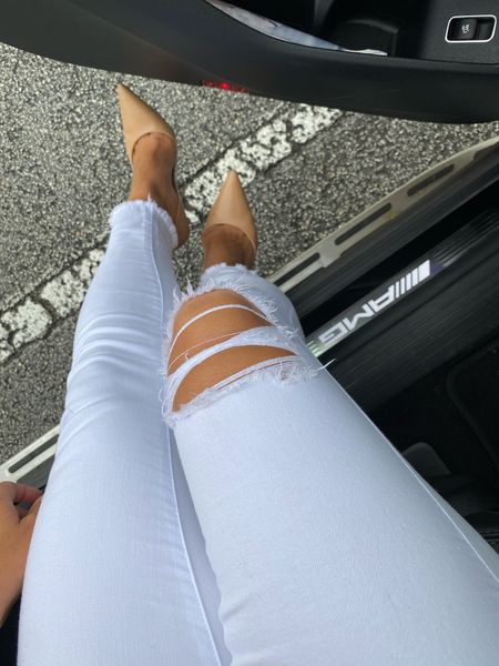 I am here for the white denim and yes I love my skinny jeans. I am here to wear what looks good on my body and not just b/c it is a fade… 

#LTKstyletip #LTKover40 #LTKshoecrush