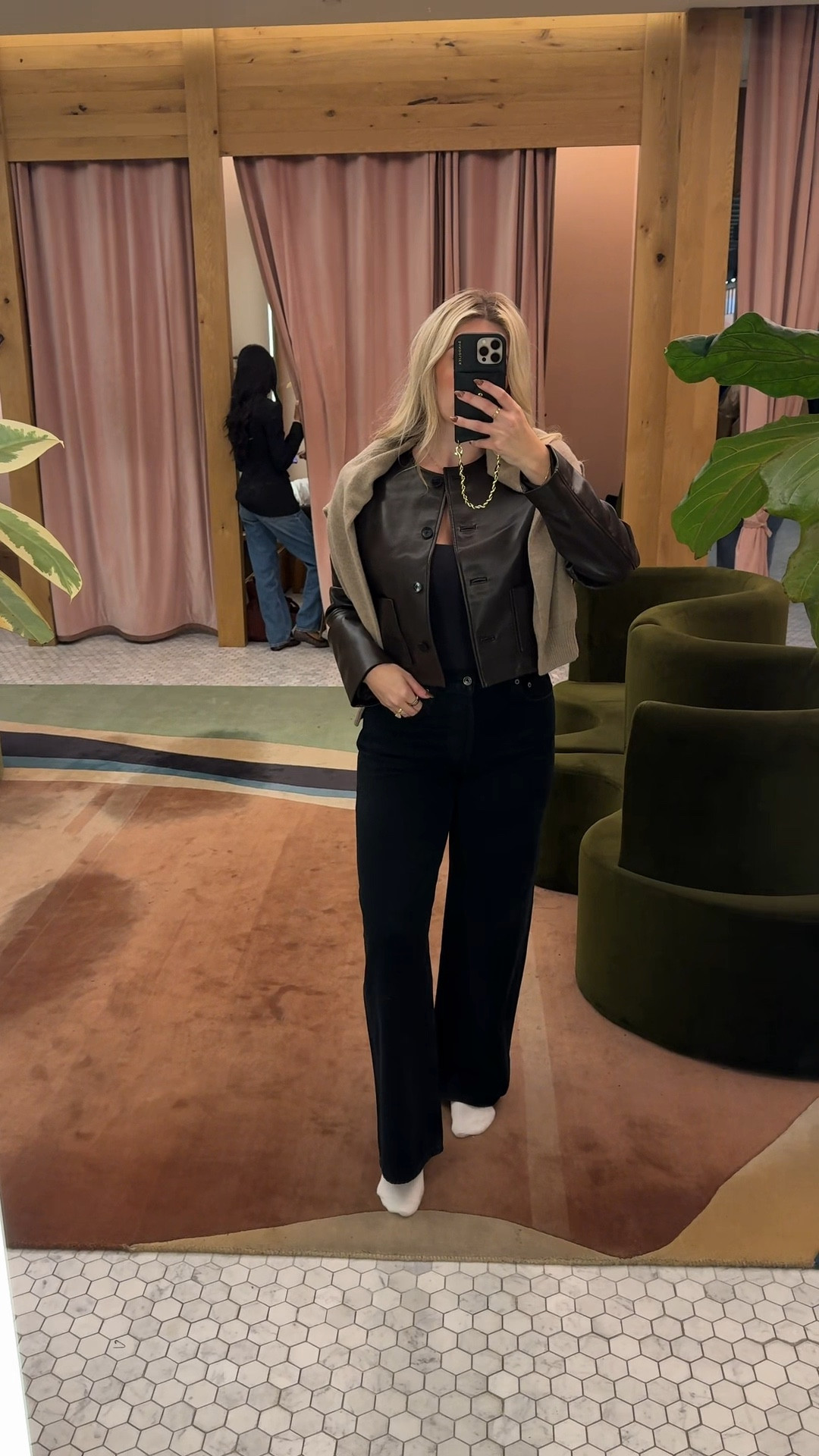 new fall looks at Aritzia 👀🍂 #aritzia #aritziastyle #myaritziastyle #fallfashion #leathercoat #autumnaesthetic 