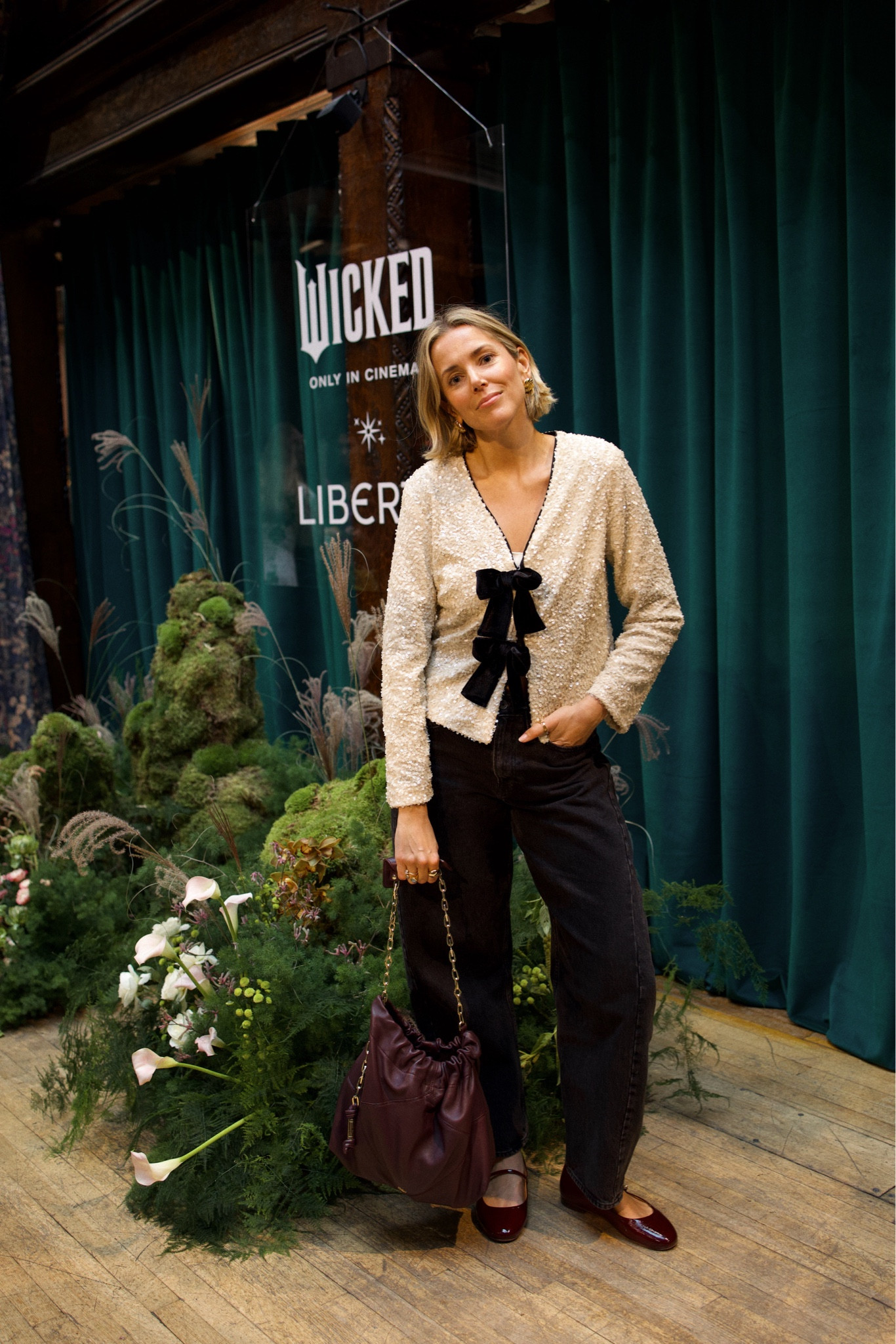 Sequin top
Bow top
Christmas top
Barrel jeans 
Ballet pumps 
Burgundy bag 
Burgundy shoes 

#LTKautumn #LTKuk #LTKeurope