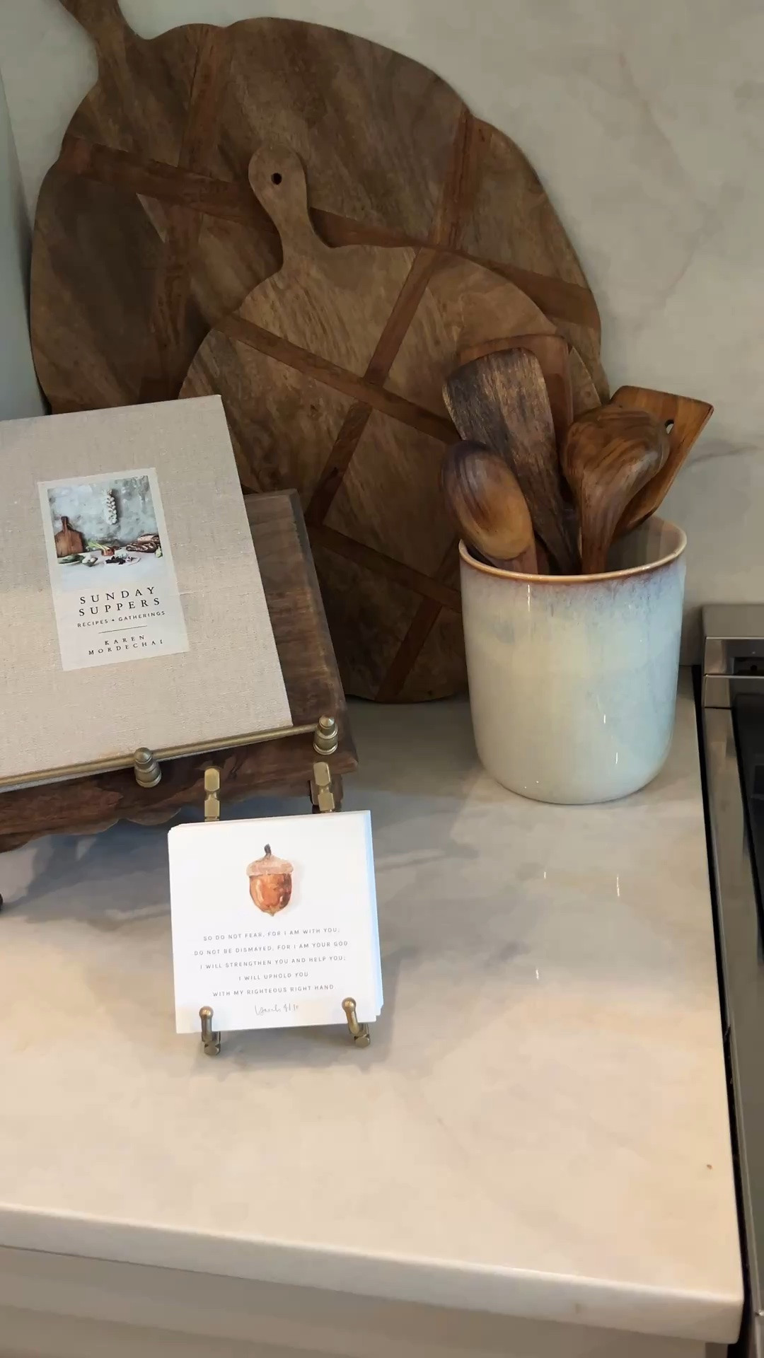 Mini easel on sale! You can use it for art,
your e picture frames or Bible note cards (linked below!) 

Kitchen decor

#LTKHome
