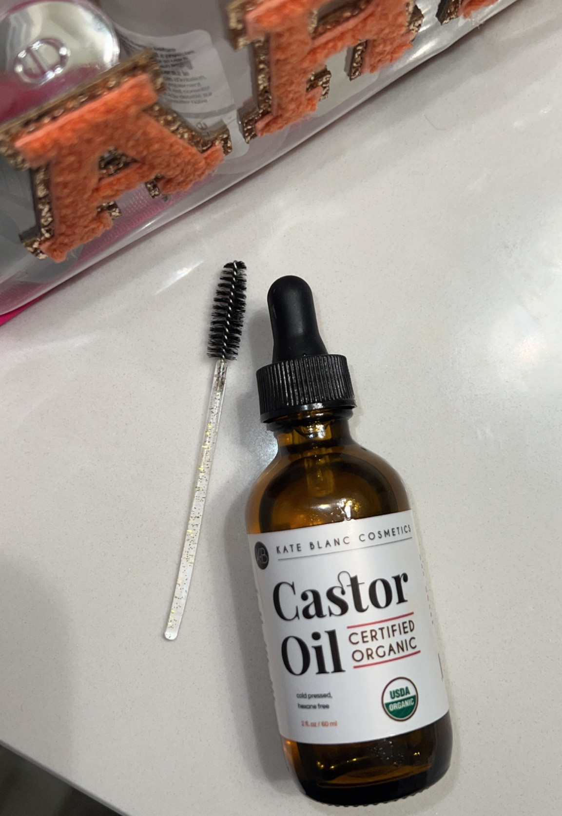 brow lamination girlies- you NEED this to keep your brows nice and moisturized✨

I use day and night & brush them into place 🫶🏼