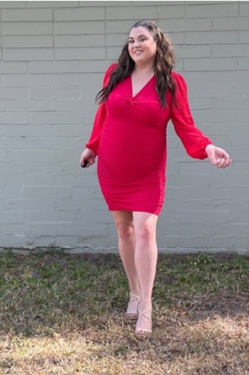 Love this beautiful red dress that makes me feel so pretty at the holidays!! 

#LTKHoliday #LTKMidsize #LTKootd