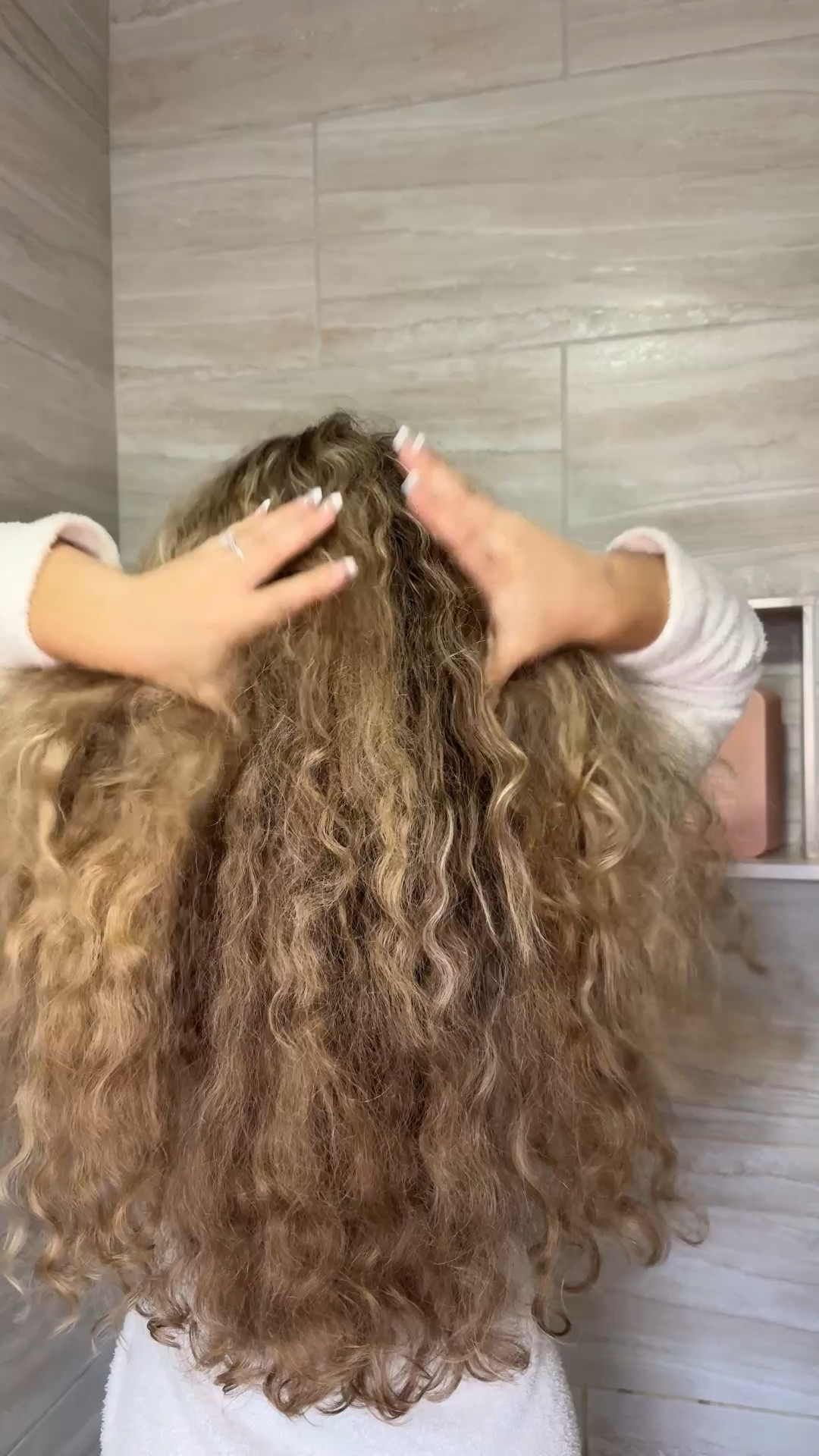 full curly wash day 🫧🎀🧖‍♀️✨ #hairwashday #curlyhaircare #curlywashday 

#LTKBeauty