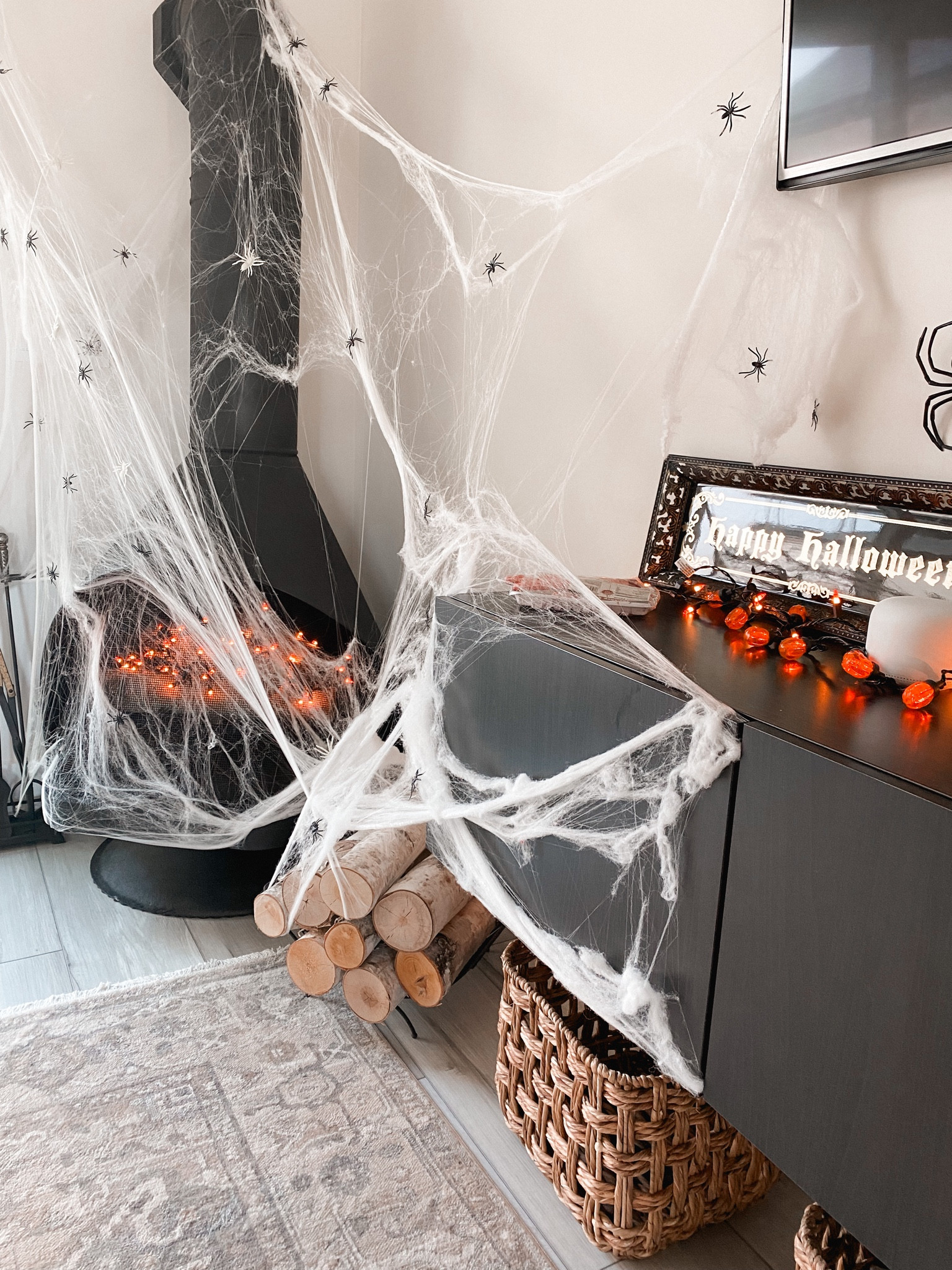 Easy ways to decorate for Halloween last minute! 

#LTKfamily #LTKHalloween #LTKsalealert