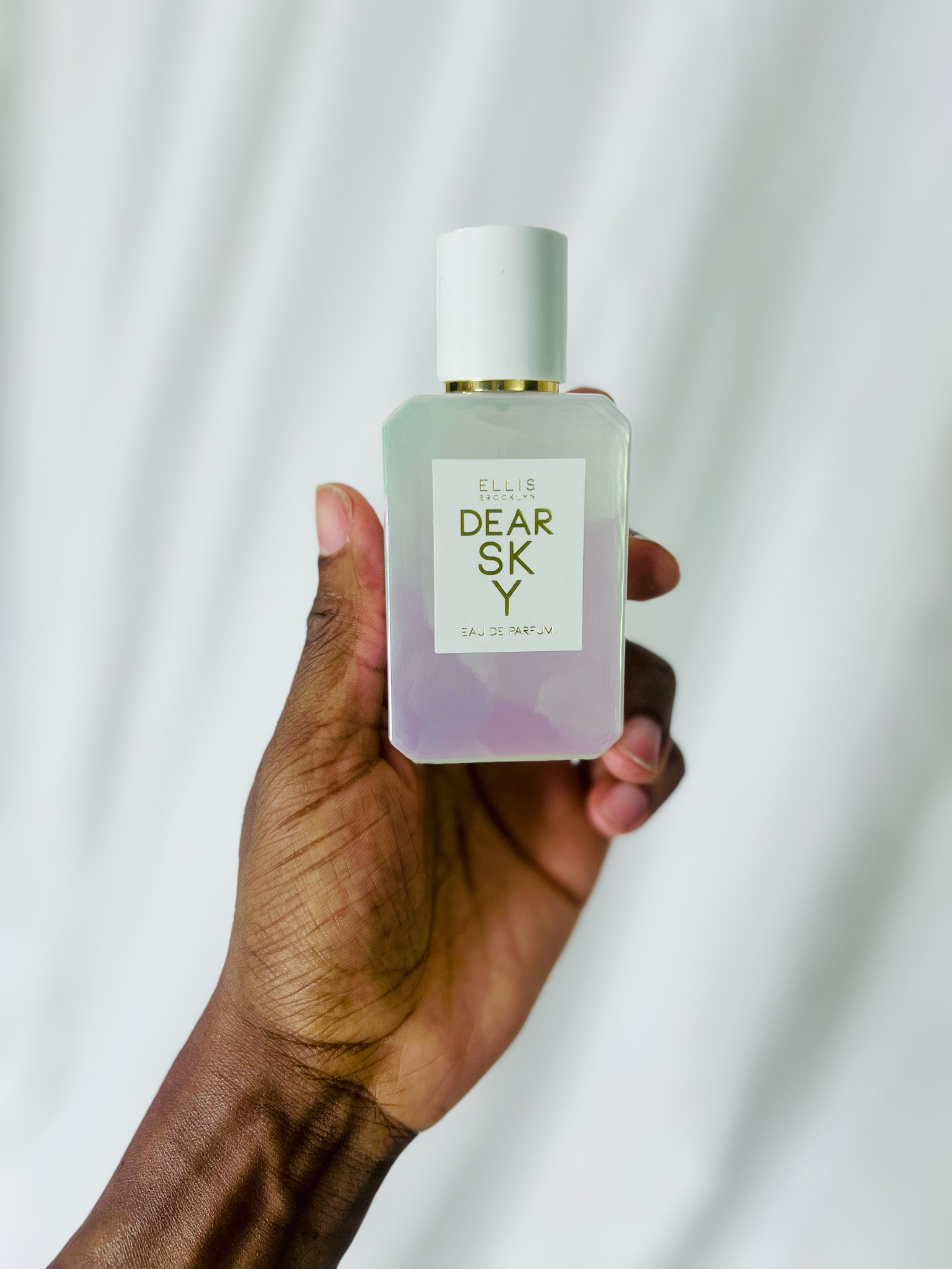 Dear Sky is your new favorite fragrance!   

FRUITY FLORAL
Notes: 
Top
Bergamot Essence, Rhubarb, Honeydew Melon, Strawberry Leaf
Mid
Tuberose, White Peony, Pink Pepper
Dry
Ambrette, Galbanum, Upcycled Cedarwood

A sweet fruity floral scent! 

#LTKBeauty