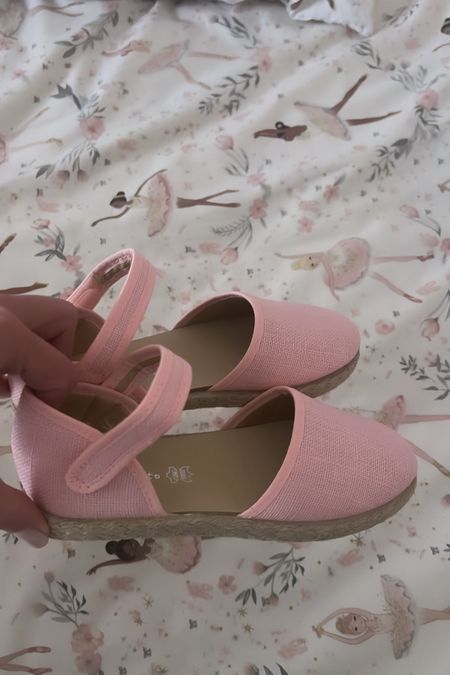 How cute are these pink espadrilles for girls!

Summer shoe
Girls shoes
Pink shoes 

#LTKSeasonal #LTKshoecrush #LTKkids
