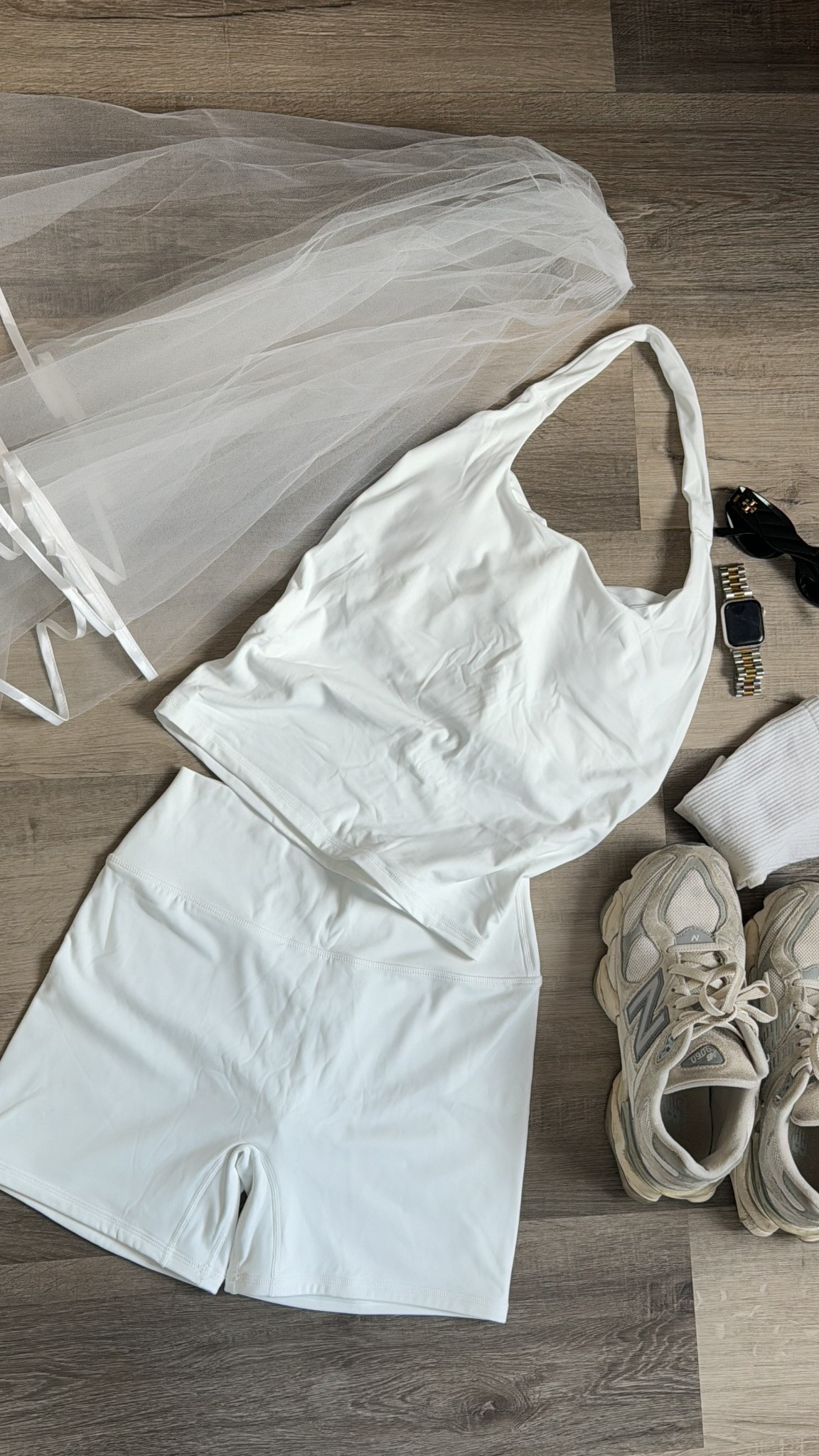 White workout set 👰🏻‍♀️🤍👟