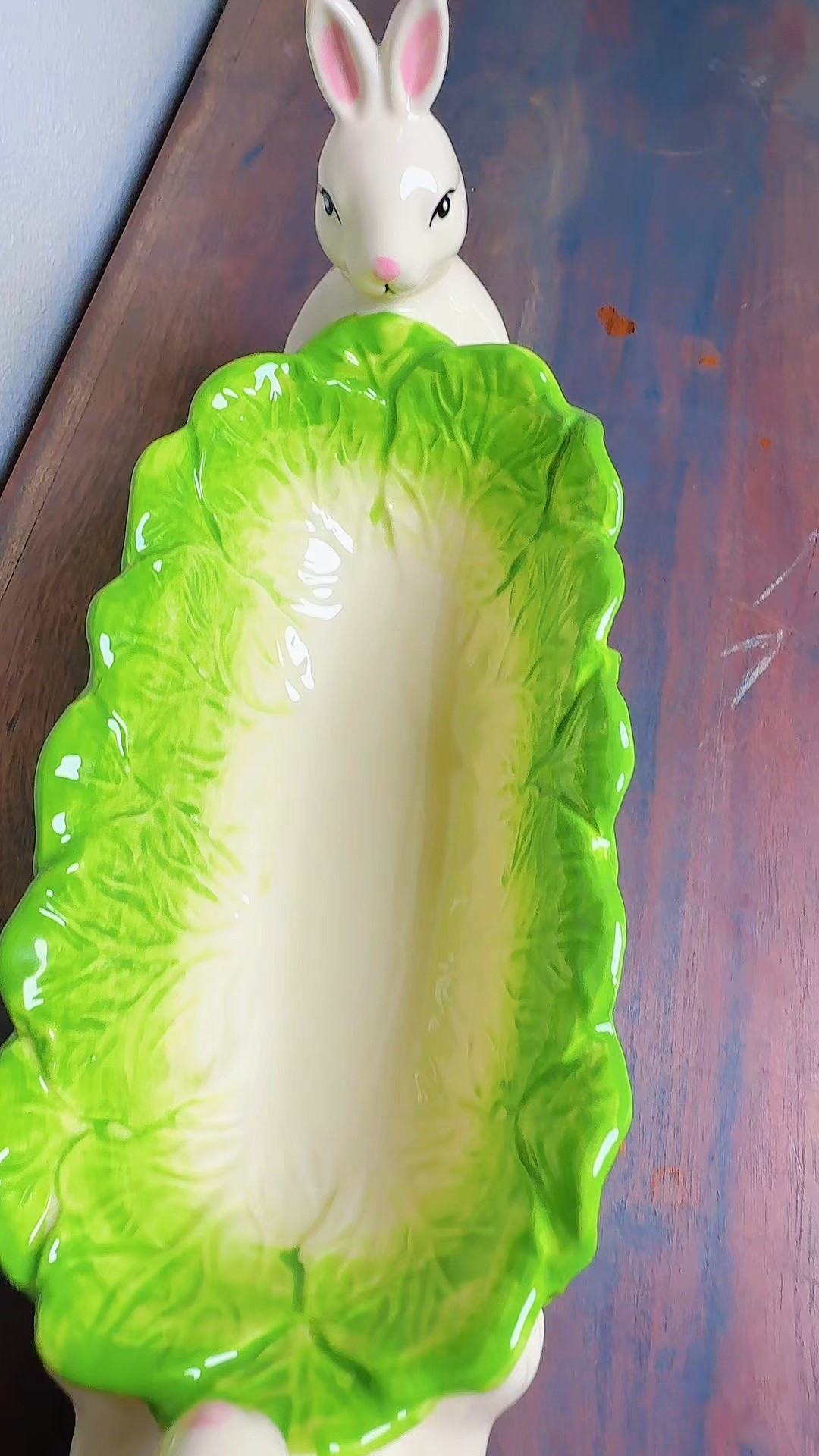 The cutest little Easter hosting piece ♡ this cabbage cracker tray with the bunny handles instantly makes even store-bought snacks look styled and intentional — perfect for cheese, crackers, cookies, or fruit for spring brunch.

#EasterDecor #SpringHosting #Serveware #SeasonalKitchen