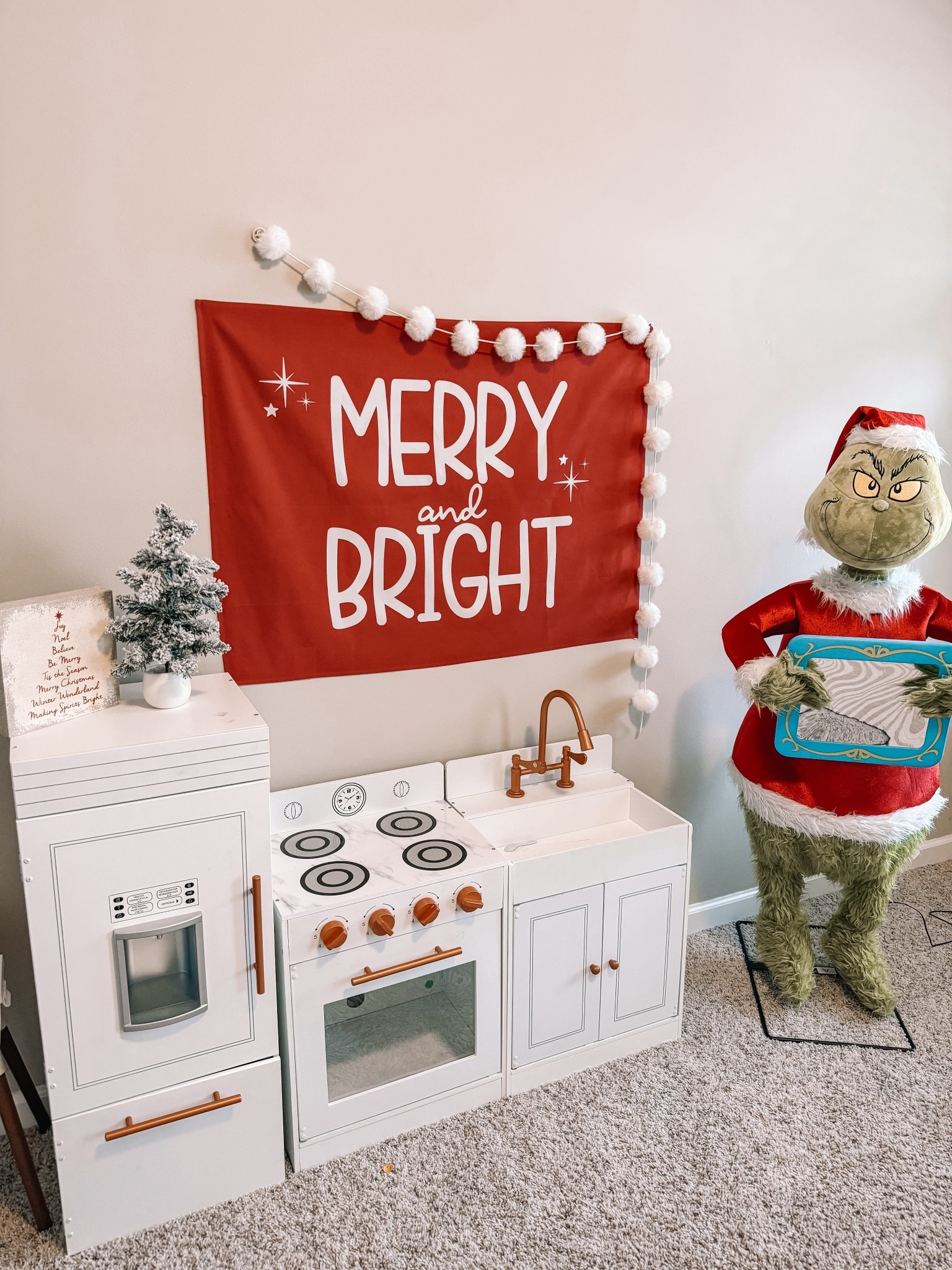 Christmas banners that add an extra little pop to the playroom for the holiday season for toddlers  