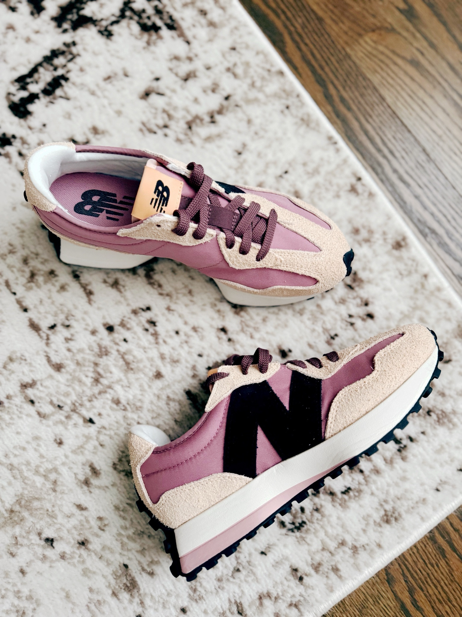 チソン New Balance 327 New-B Hook & Loop Silver Birch Black NW327FE