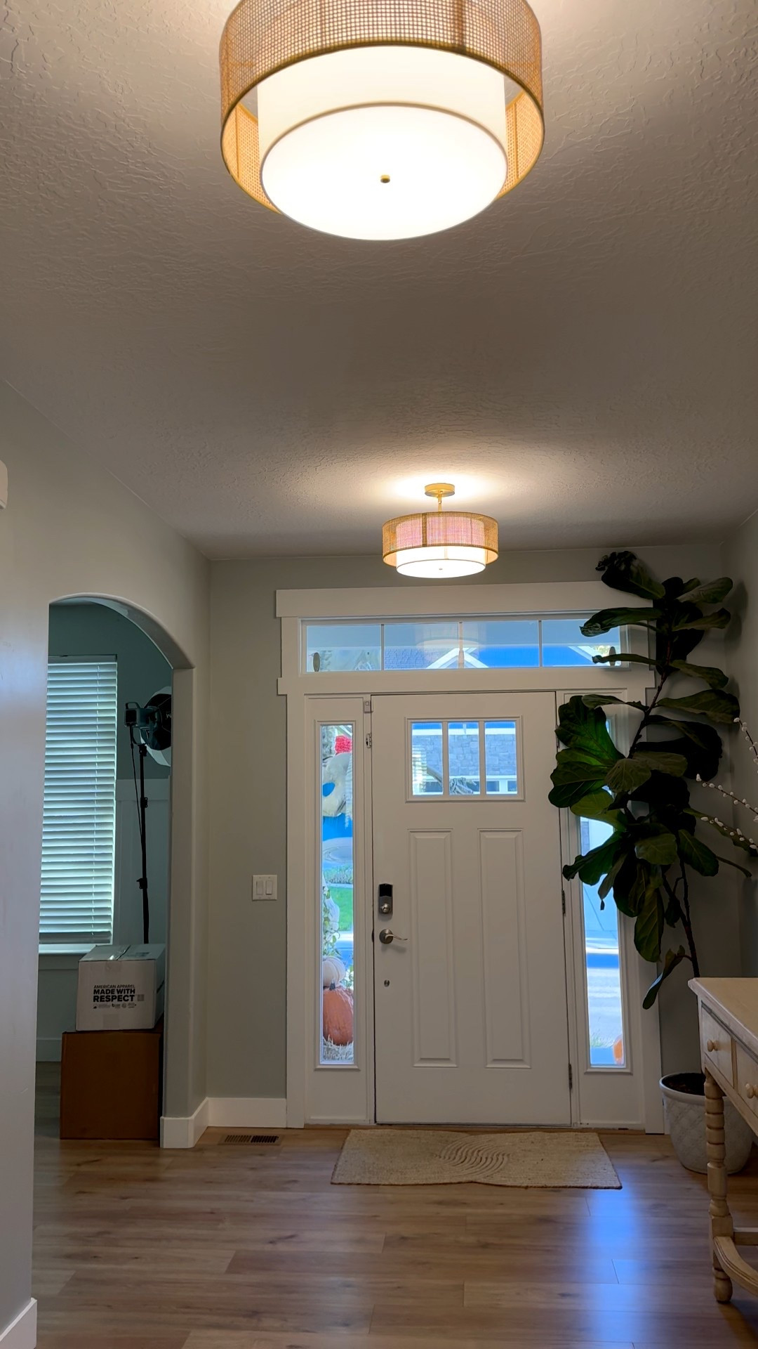 I’m in love with our new Rattan Farmhouse Chandelier! 

#LTKHome