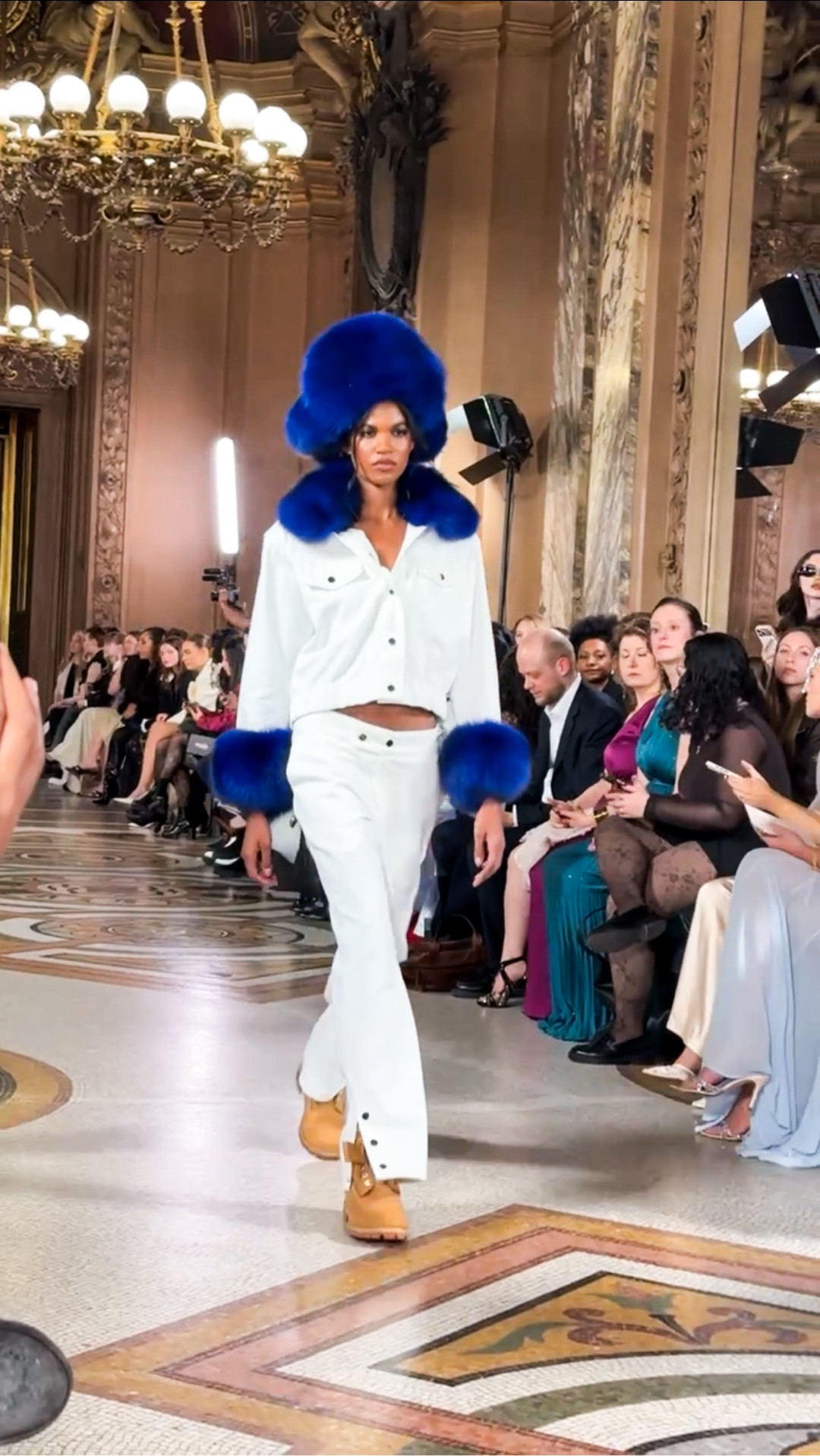 Mel Maxi the fur details made me excited for next year winter already!!
#parisfashionweek #ltkfashionmonth