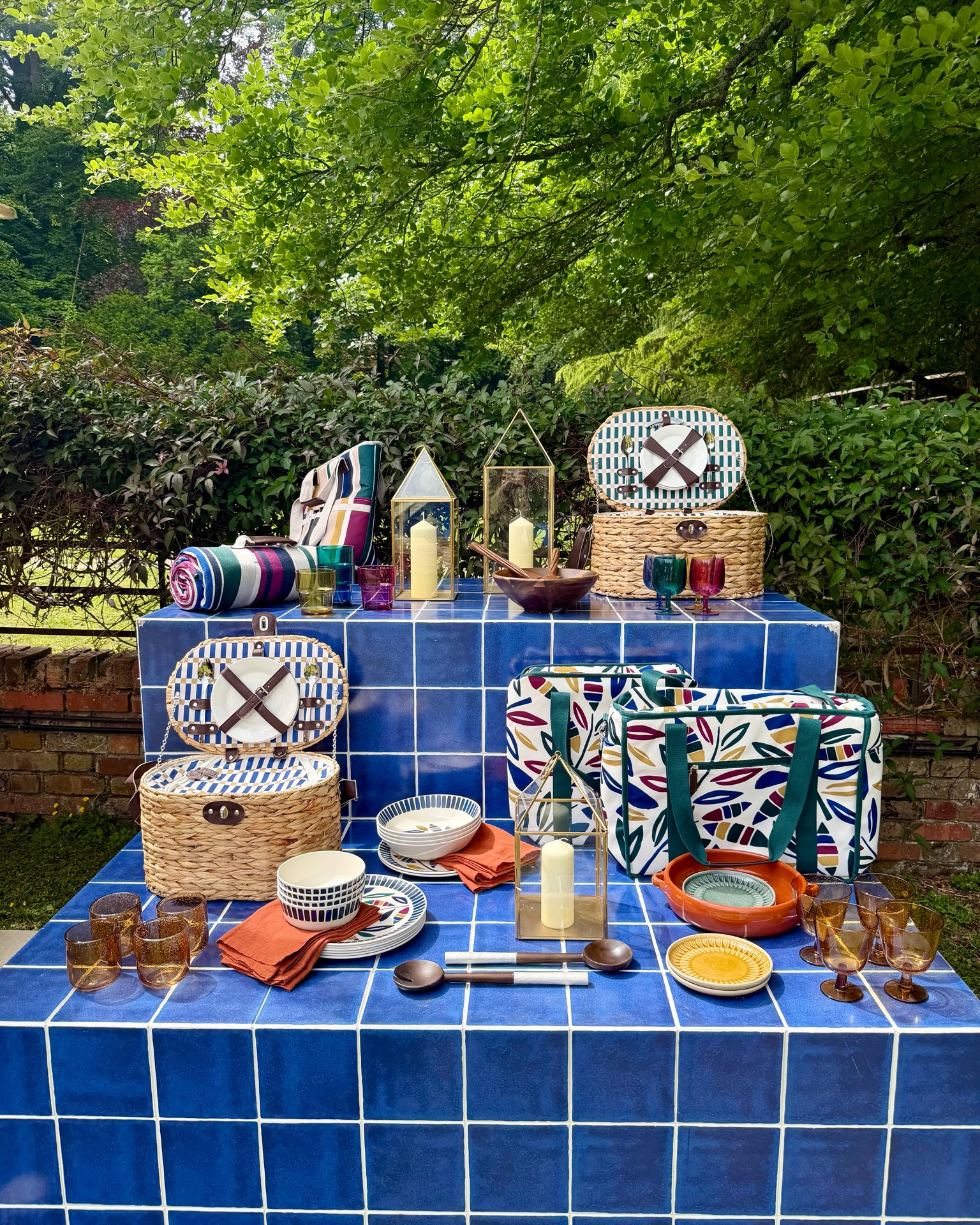 Elevate your picnic with these cute accessories and cutlery on offer at @johnlewis. I love the modern rustic leaf print cooler bags and hampers. Looks so chic! So excited for picnic season! You get next day delivery too if you spend £40 or more!

#LTKspring #LTKsummer #LTKhome