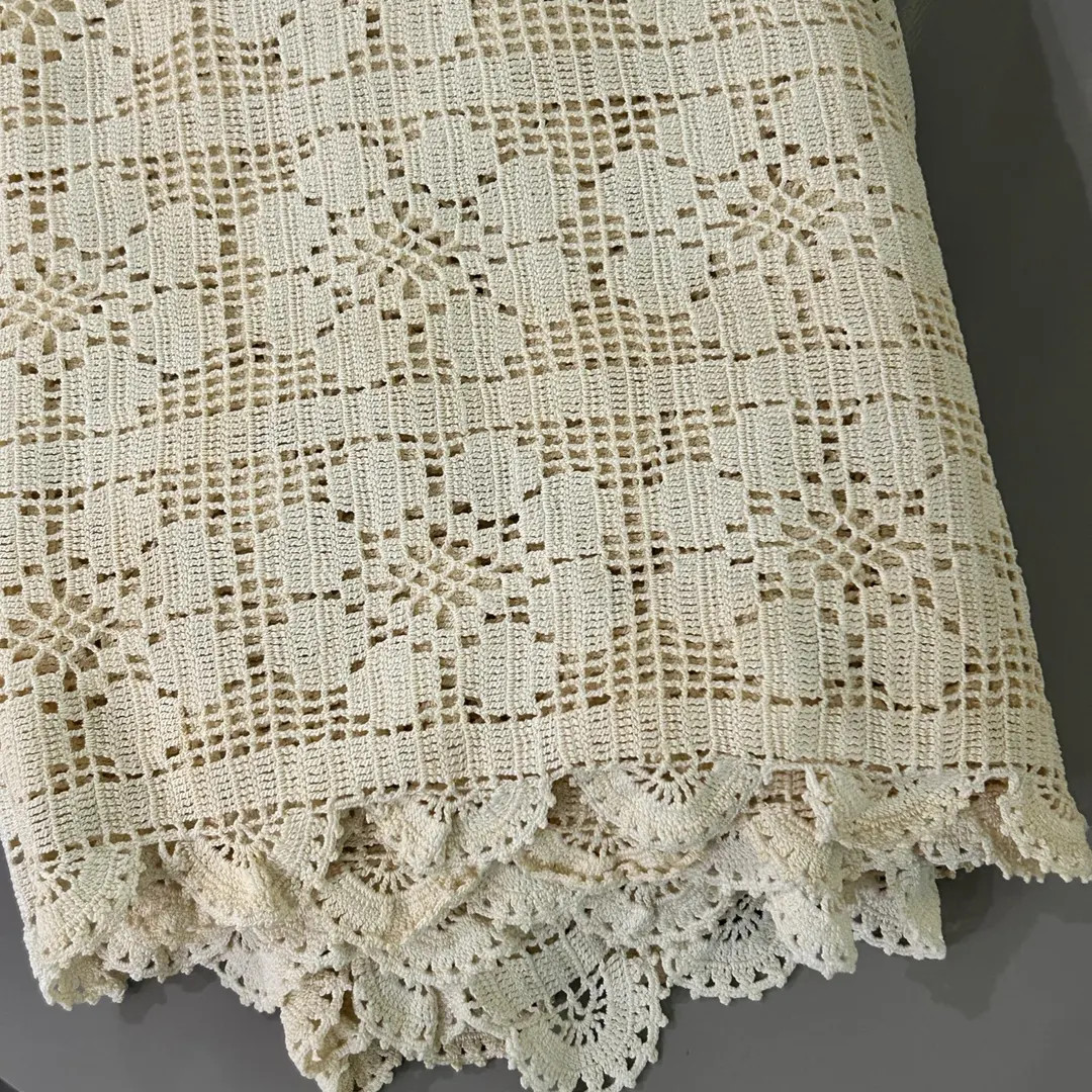 Vintage Ivory Crochet Lace Tablecloth Or Bedspread Floral Scalloped Edges | Etsy (US)