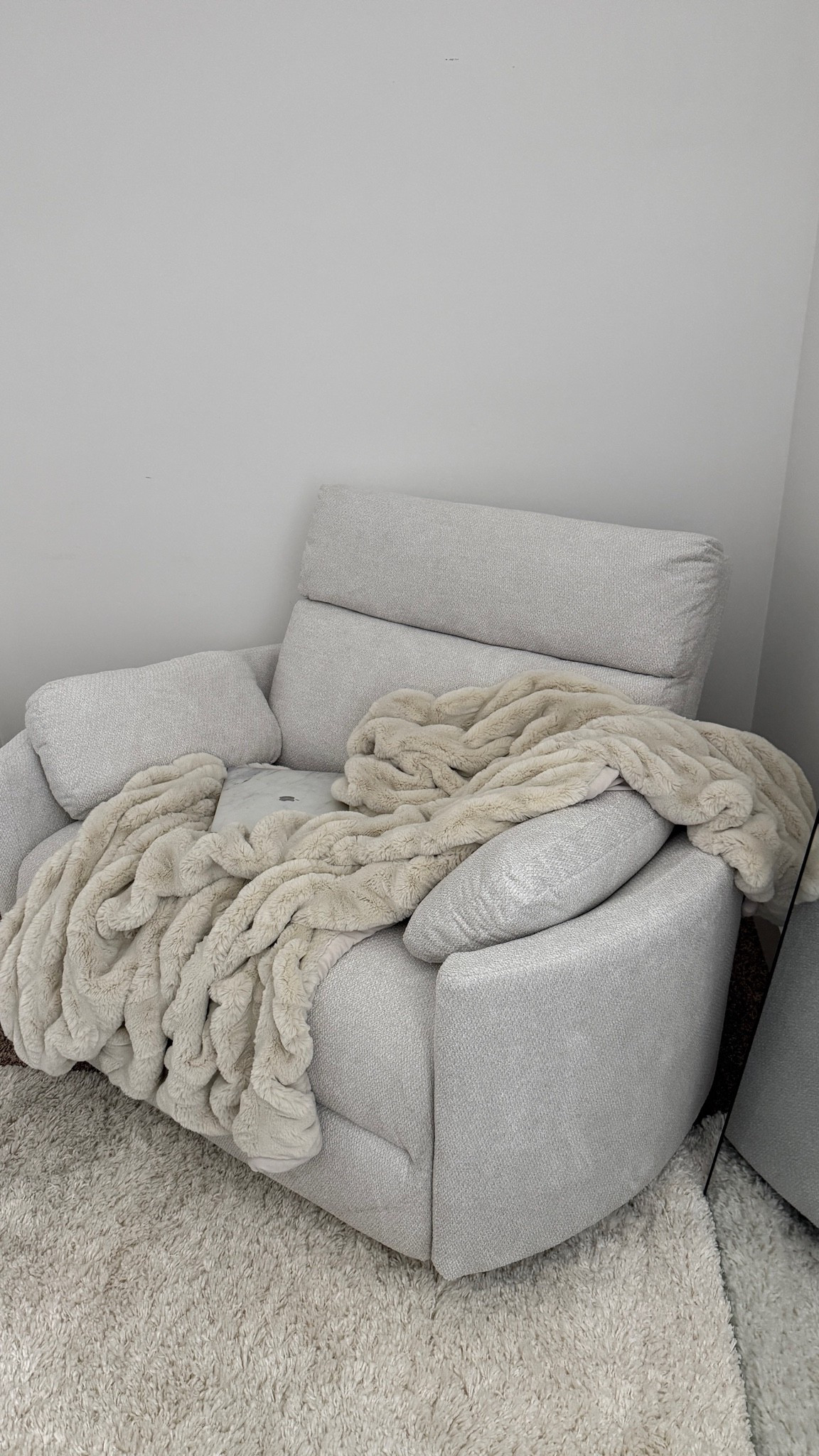 New office lounge spot ☁️

#LTKHome