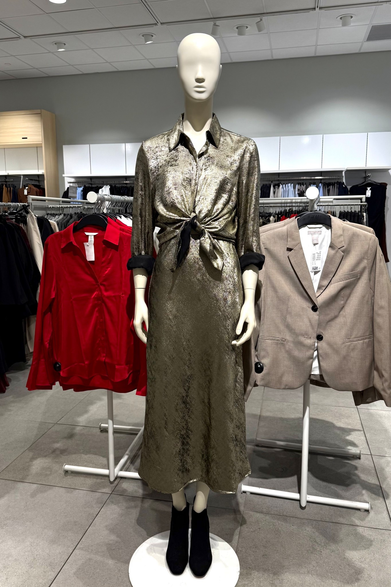 I love this metallic slip skirt set. It’s so fun for the holidays and I love that you can style the pieces separately. The skirt is under $40 and the shirt is $24.99

#LTKSeasonal #LTKMidsize #LTKHoliday