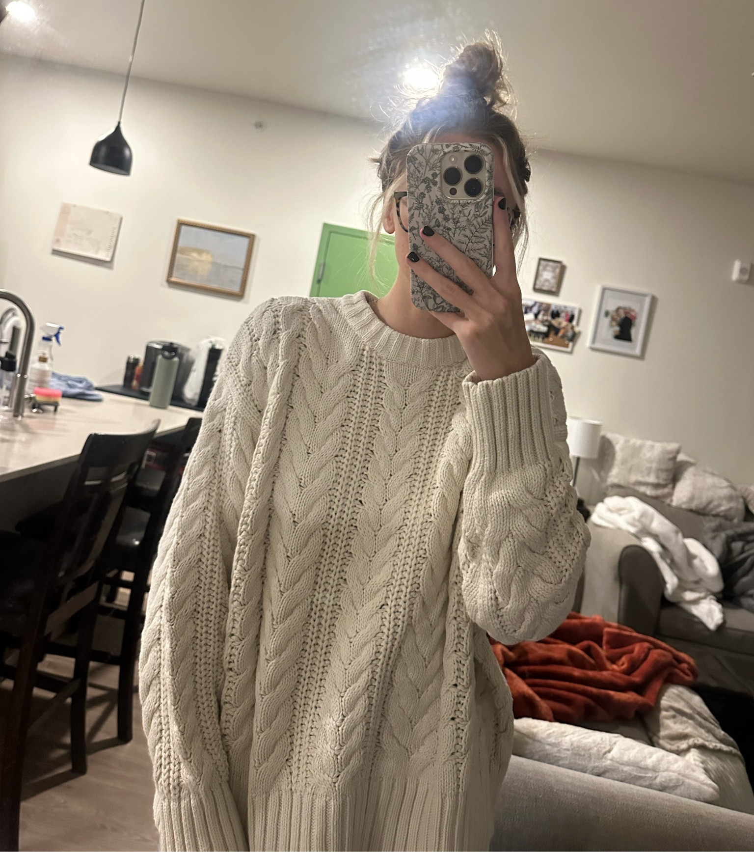 You can’t tell me this ISN’T the most Rory sweater ever….😍