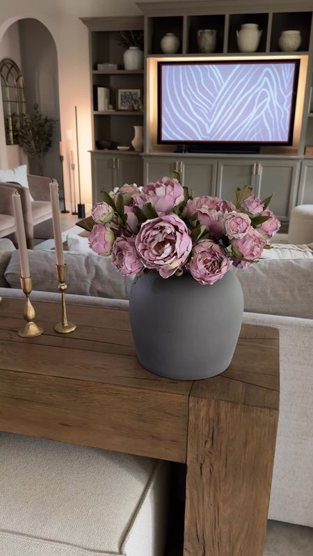 The most gorgeous peonies! These have a dried look, and I love them. The color and the shape is perfect! 


Faux peony, charcoal vase, white vase, terracotta vase, glass pedestal vase, dried look peony, faux florals 

#LTKHome #LTKVideo #LTKFindsUnder50