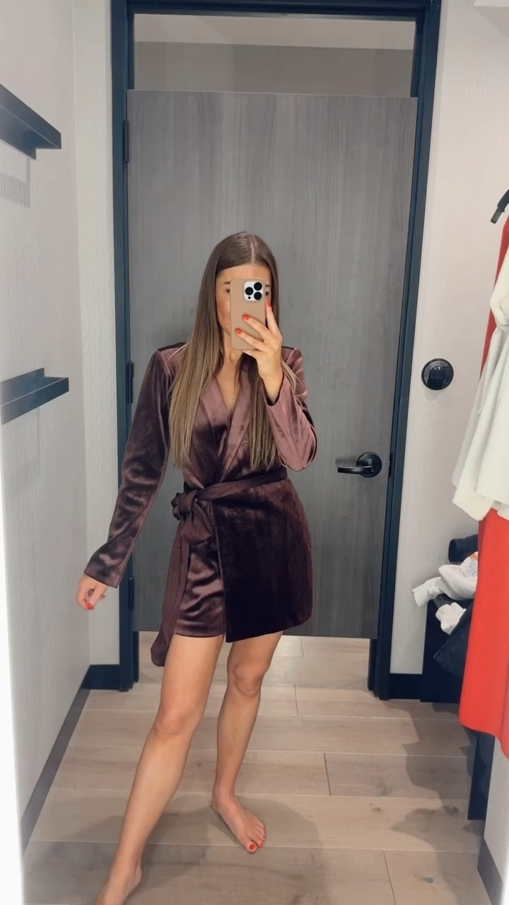 I’ve found thee perfect holiday outift on sale for $60! Super thick & warm plus it’s a romper.
Chic dress
Work party dress
Work party outfit
Work Christmas party 

Holiday outfit idea
Holiday party outfit
Christmas party outfit
Christmas outfit
Holiday card outfit
Christmas card outfit
NYE outfit
NYE dress 

#LTKHoliday #LTKparties #LTKsalealert