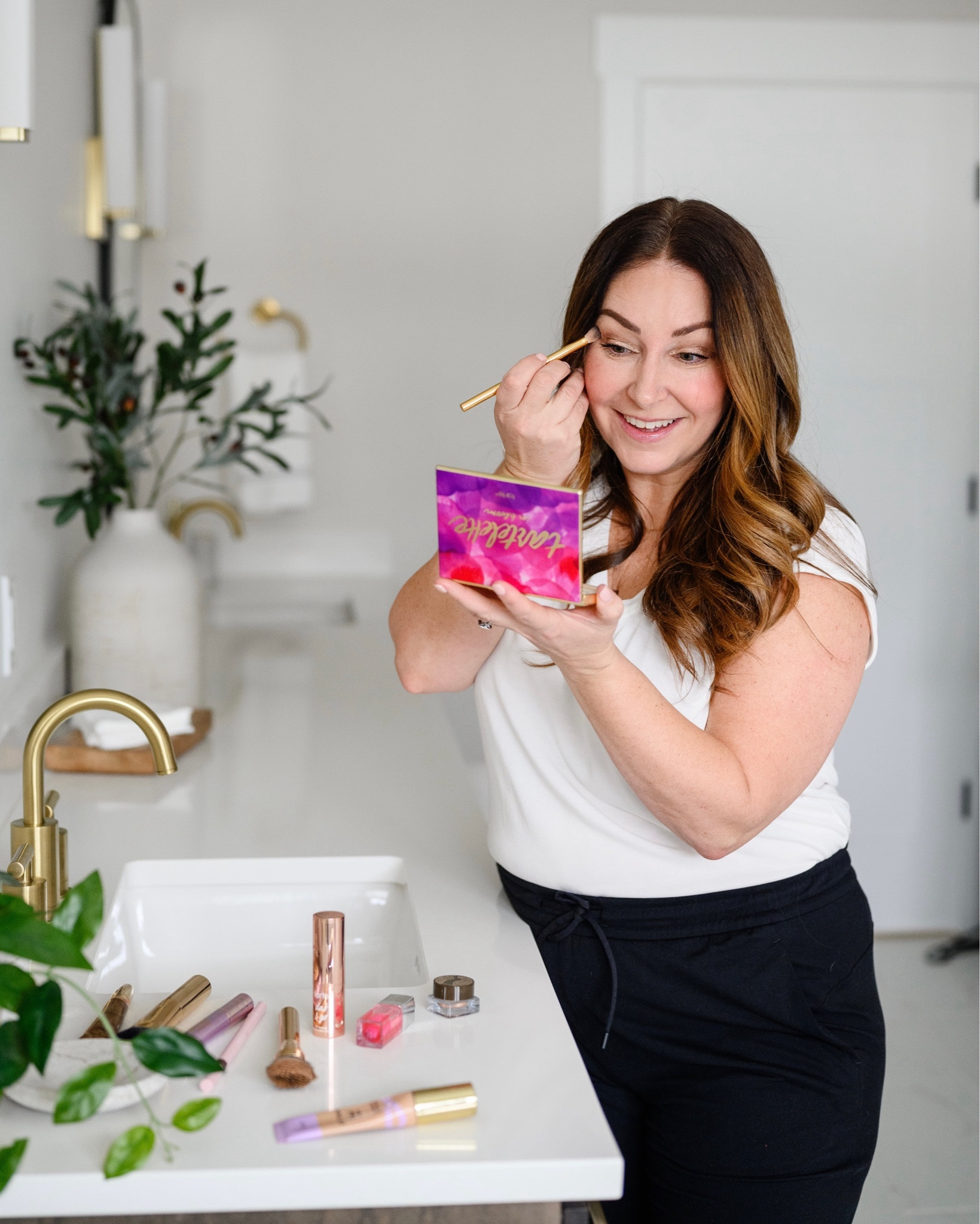 Spring Tarte Cosmetics 

Use code: RYANNE for 15% off Tarte 

tarte  cosmetics  beauty finds  favorite beauty finds  makeup  beauty under 50 concealer  mascara  blush  cream bronzer  cream contour  eyeshadow palette everyday makeup root concealer
tarte  cosmetics  beauty finds  favorite beauty finds  makeup  beauty under 50  elf lip oil  concealer  mascara  hair concealer  cream bronzer 

#LTKbeauty #LTKfindsunder100 #LTKover40