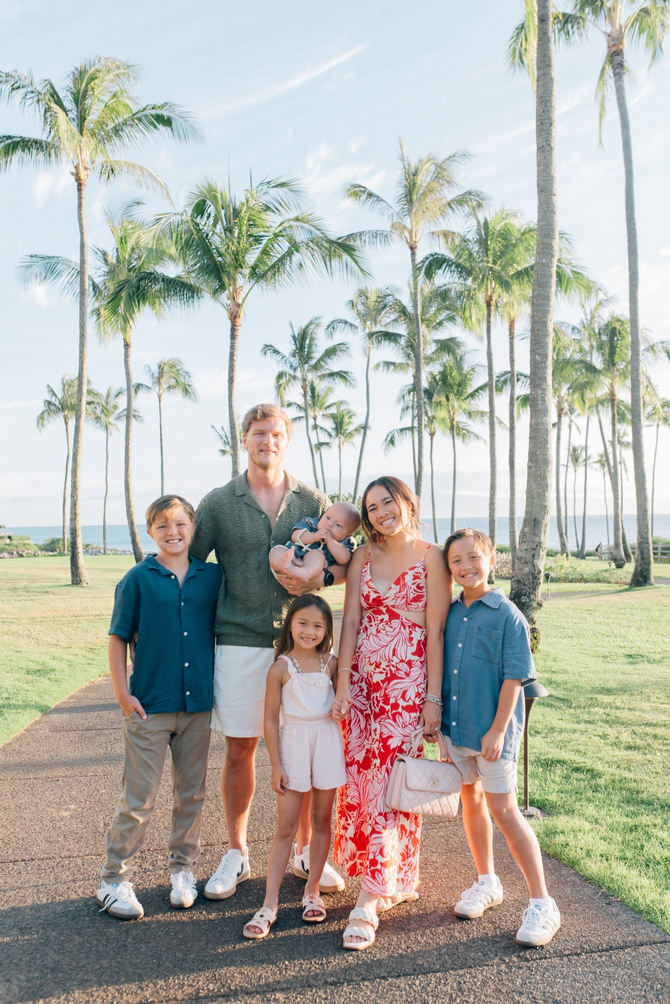 Summer Hawaii family styles from @abercrombie 