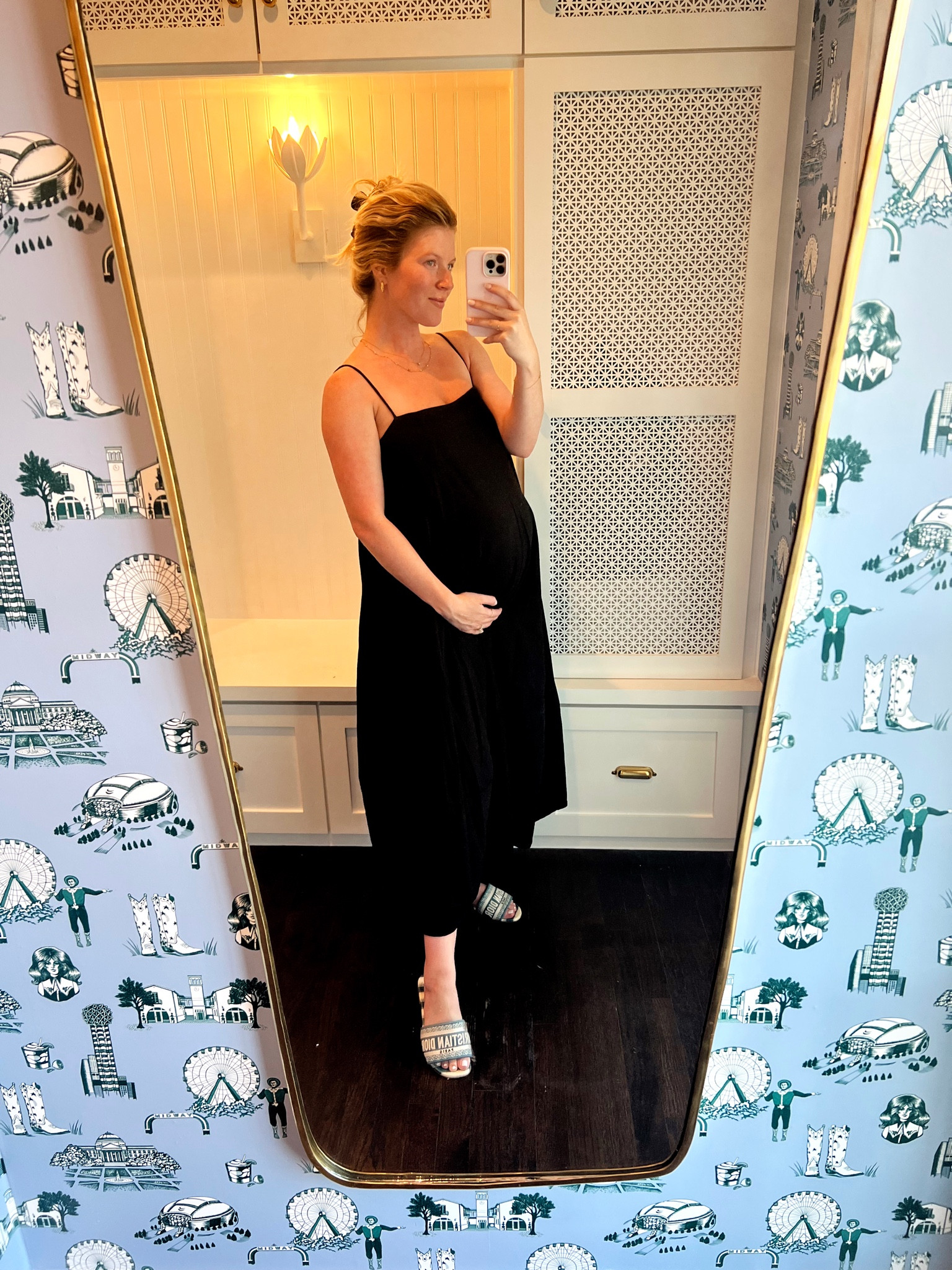 Pregnancy uniform 🖤