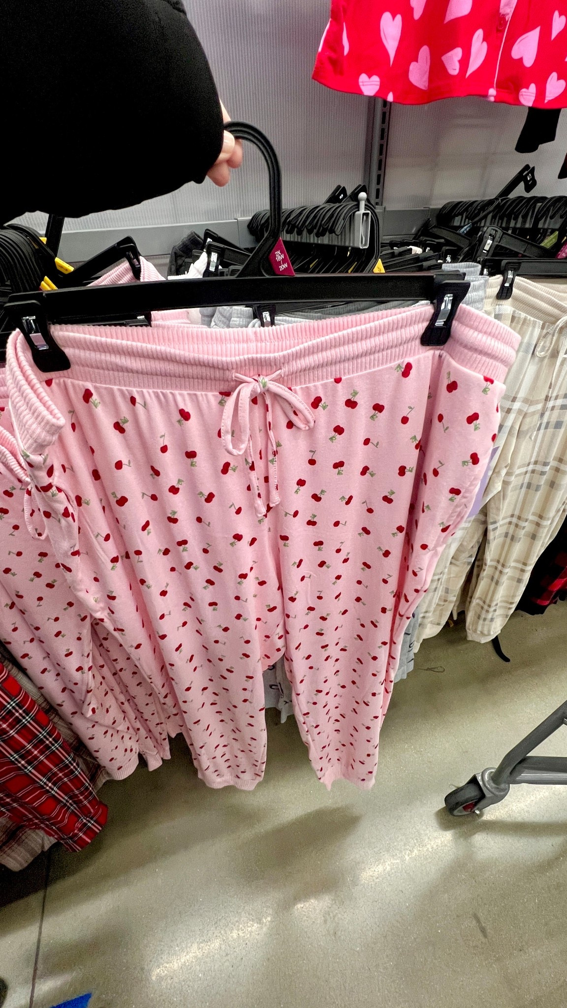 Joyspun Women's Cozy Lounge Collection Hacci Knit Sleep Joggers, 29'' Inseam, Sizes XS-3X
Walmart 

#LTKSeasonal #LTKmomlife #LTKFindsUnder50