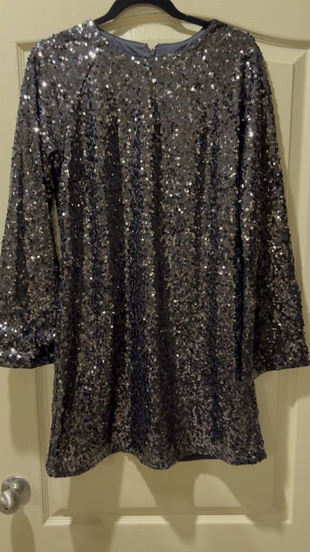 H&M Sequined long sleeve dress 
Holiday dress
Charcoal
Bell sleeve 
Affordable 
New years dress
Christmas 
Occasion dress
Birthday 
Statement short dresss

#LTKSeasonal #LTKfindsunder50 #LTKHoliday