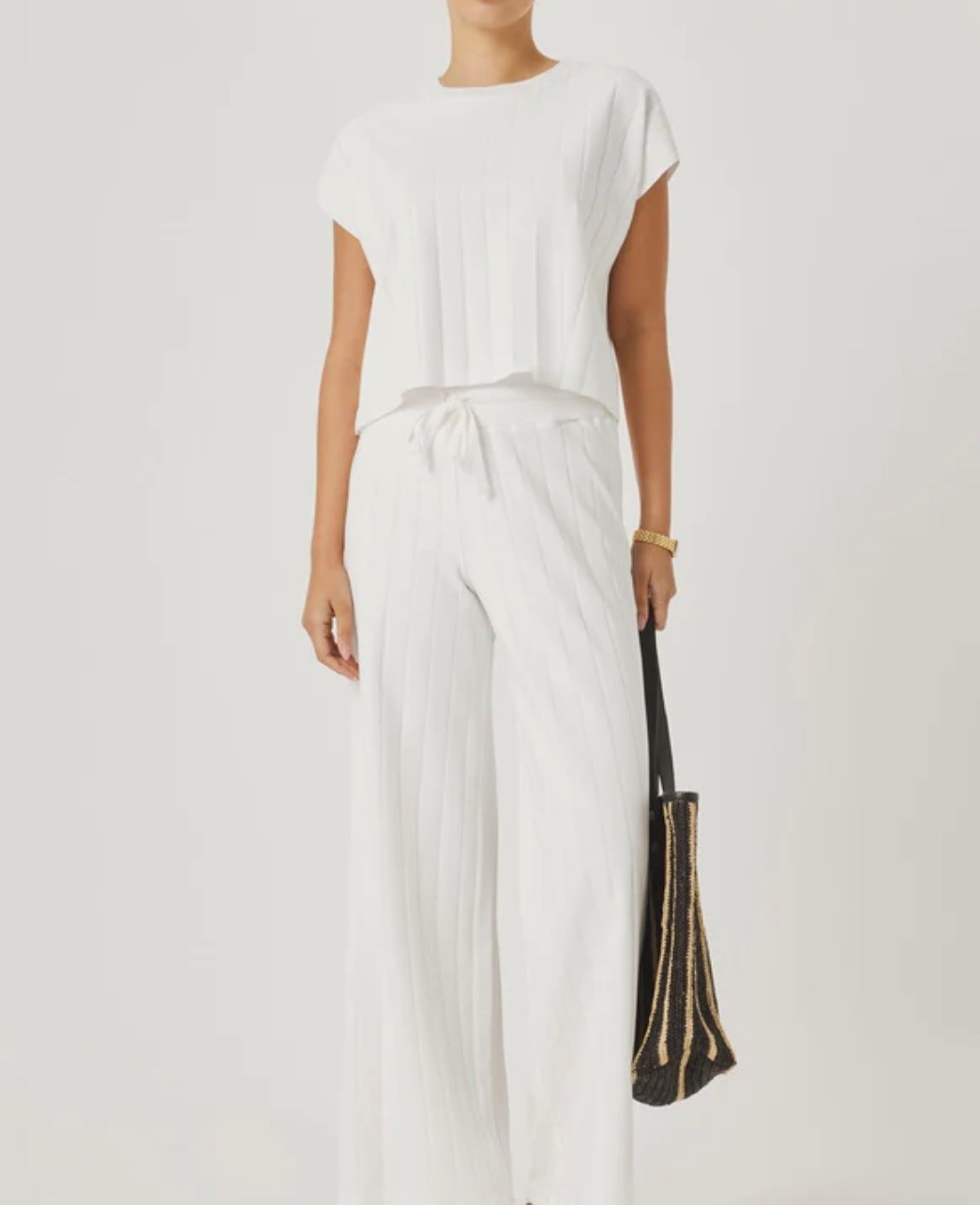 ✨ Cozy, chic y effortless. Este set blanco de Splendid￼ es el outfit perfecto para verte elegante sin sacrificar comodidad. La tela suave y el fit relajado lo hacen ideal para airport looks, brunch, errands o simplemente verte expensive every day 🤍

Extra tip: usa el código MDW40 para obtener 40% OFF 🛍️✨ #LTKStyle #LTKFinds #SplendidStyle #NeutralOutfits

#LTKU #LTKSeasonal #LTKootd